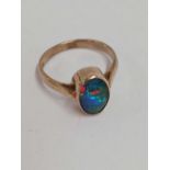 A SINGLE STONE OPAL RING SET IN 9ct,
