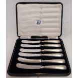 A BOXED SET OF 6 SILVER HANDLED TEA KNIVES