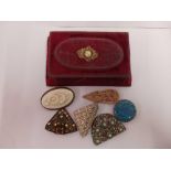 BOX WITH DRESS BROOCHES