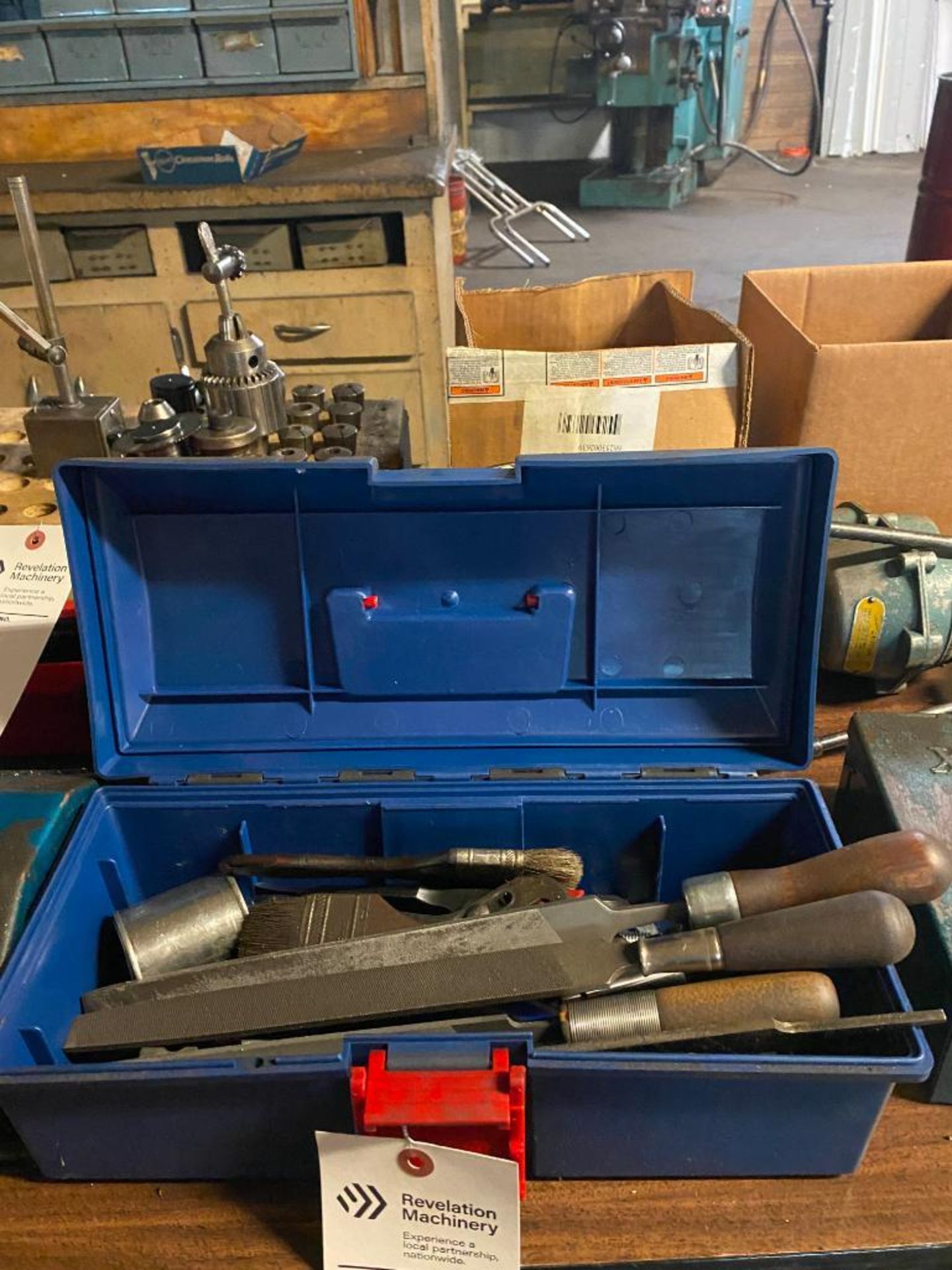 (LOT) TOOL BOX & CONTENTS