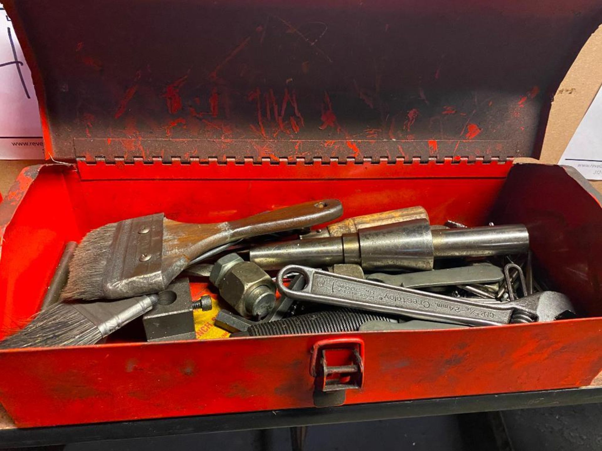 (LOT) TOOL BOX & CONTENTS