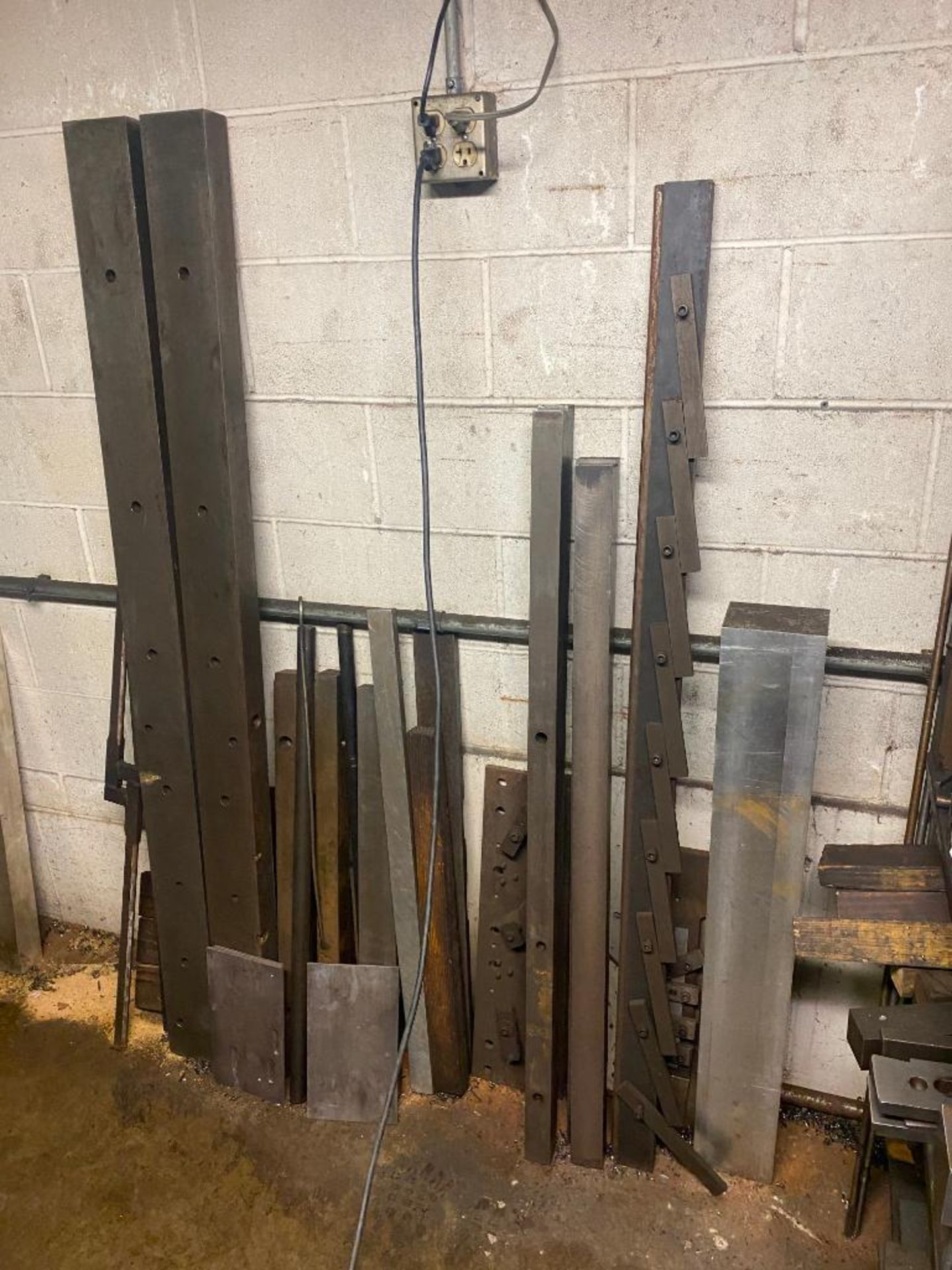 (LOT) USABLE AND SCRAP STEEL