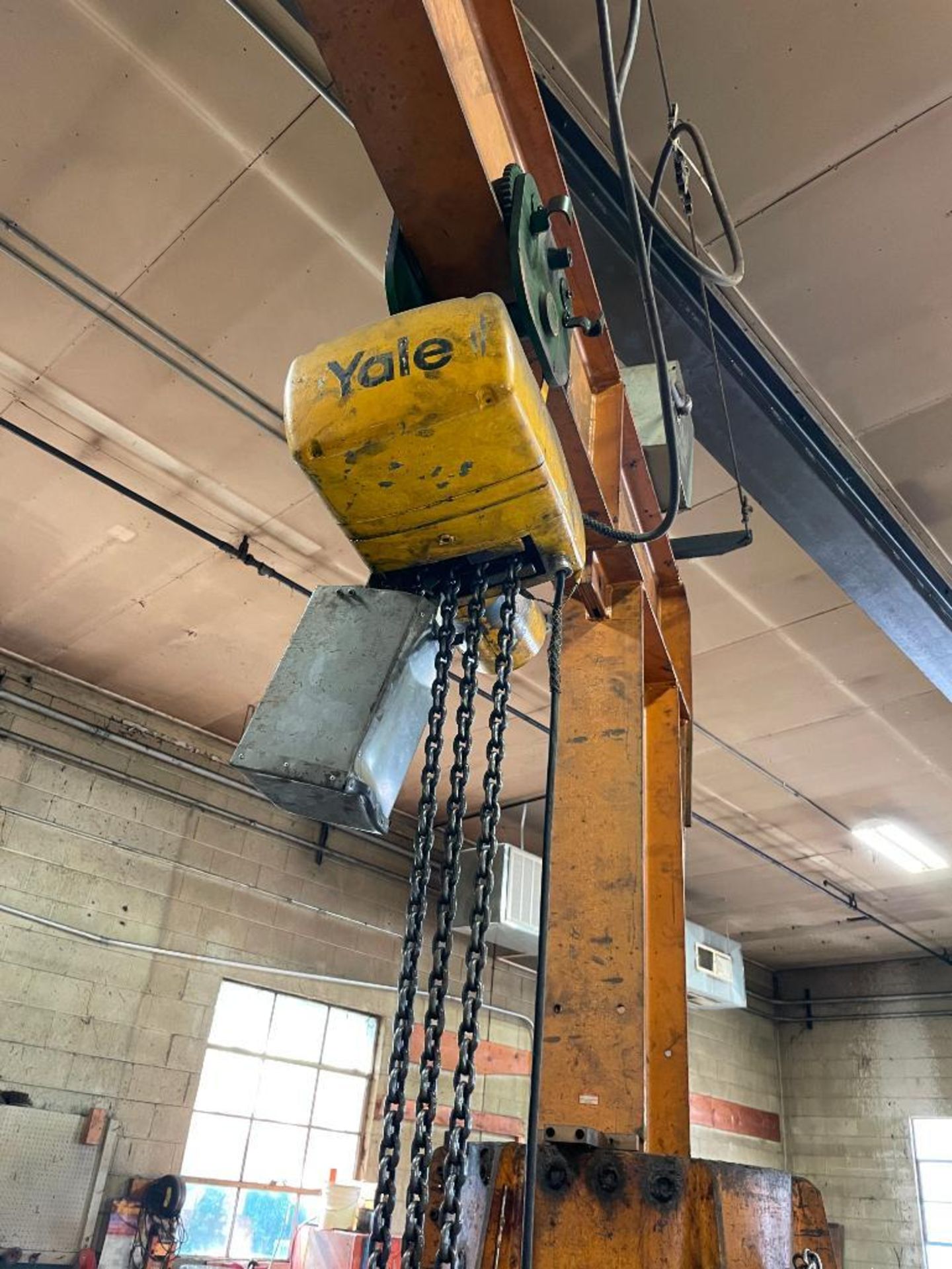 YALE 3 TON HOIST