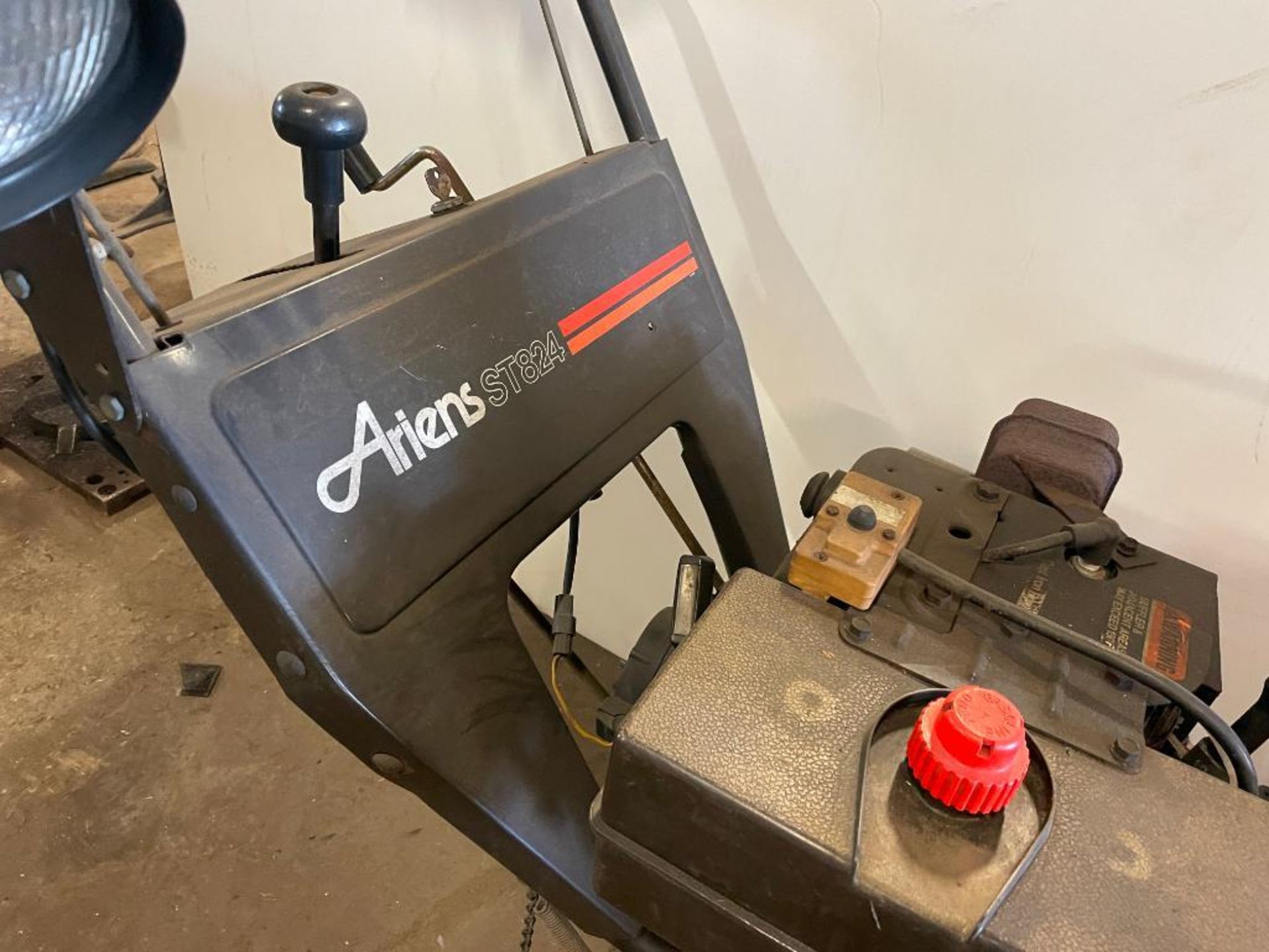 ARIENS ST824 SNOWBLOWER WITH GAS CAN - Image 3 of 4