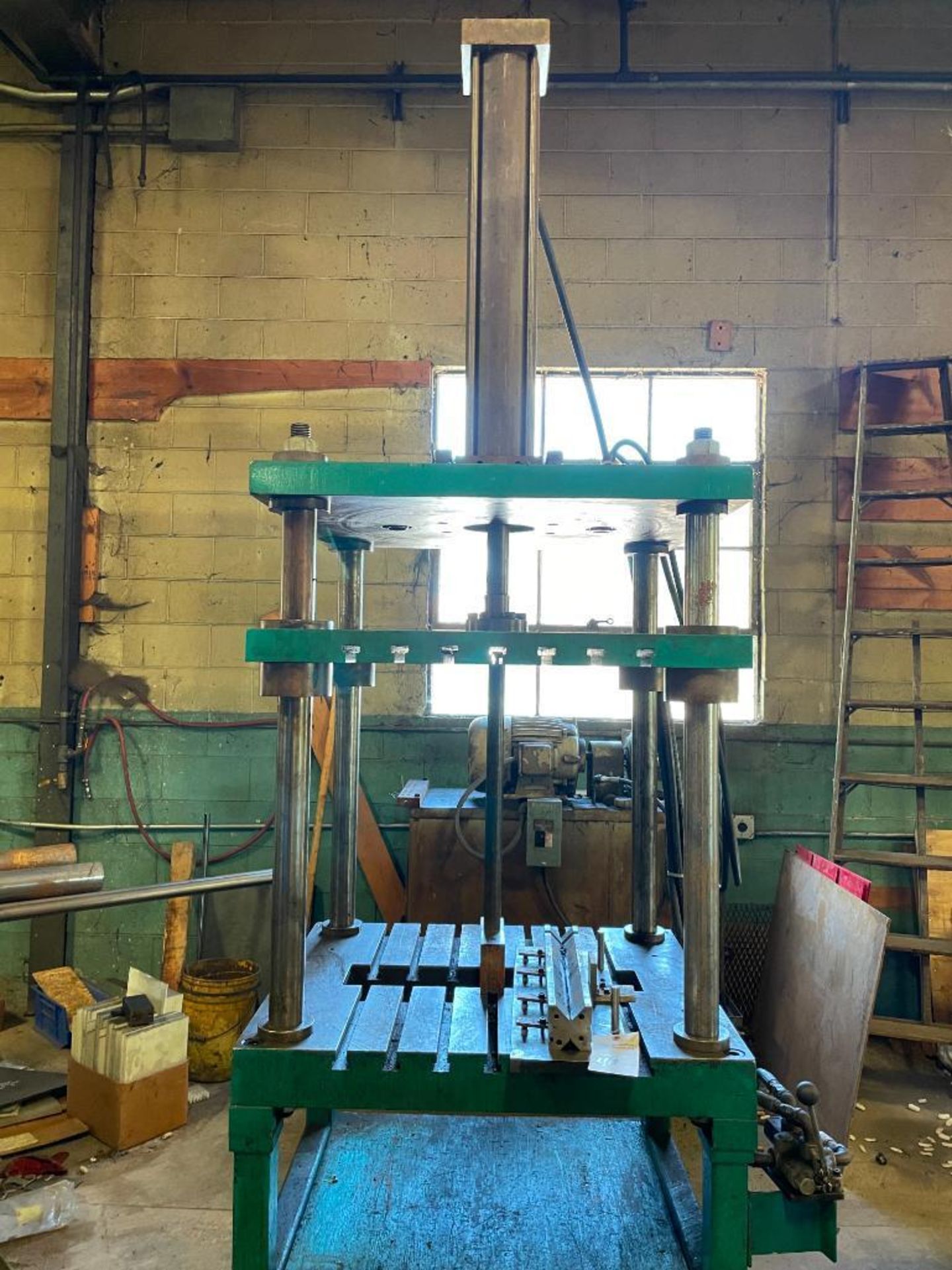 4 POST HYDRAULIC PRESS AND ACCESSORIES; $750 LOADING FEE - Image 4 of 7