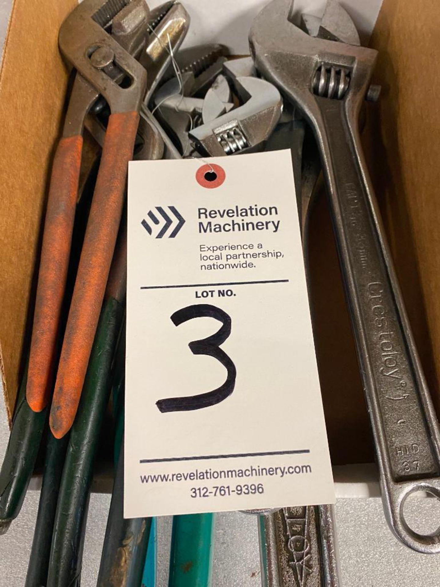 (LOT) WRENCHES AND PLIERS