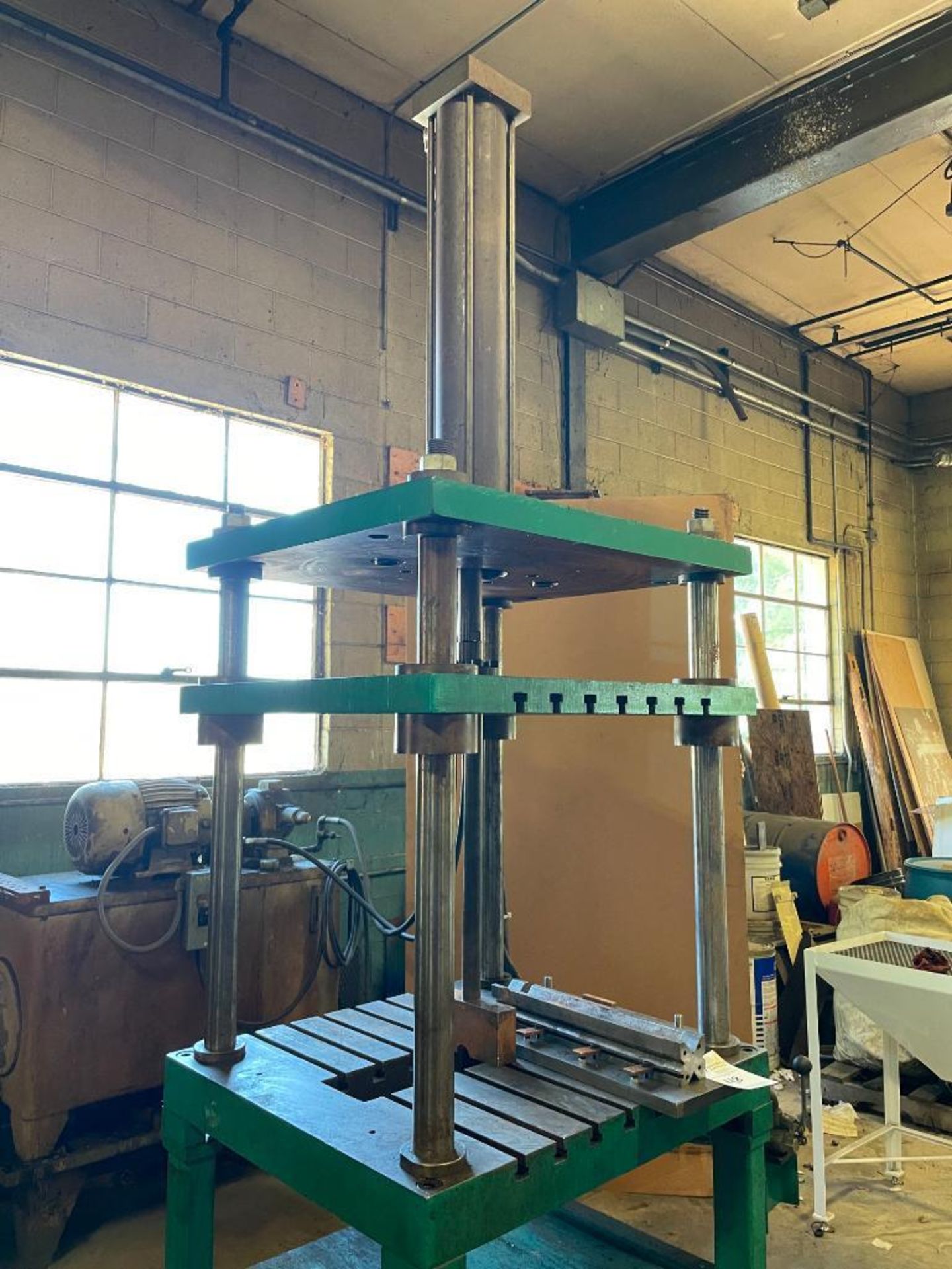4 POST HYDRAULIC PRESS AND ACCESSORIES; $750 LOADING FEE - Image 5 of 7