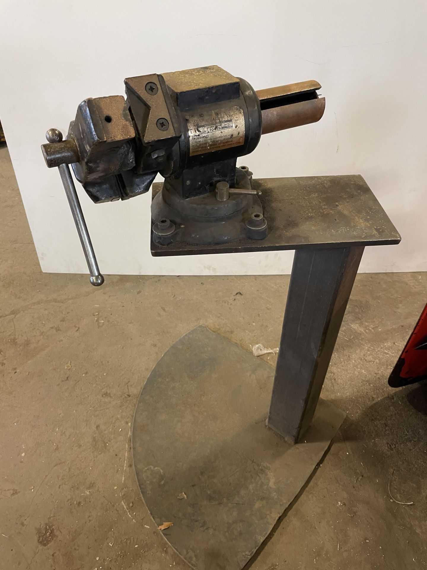 (LOT) VICE AND MATERIAL STANDS