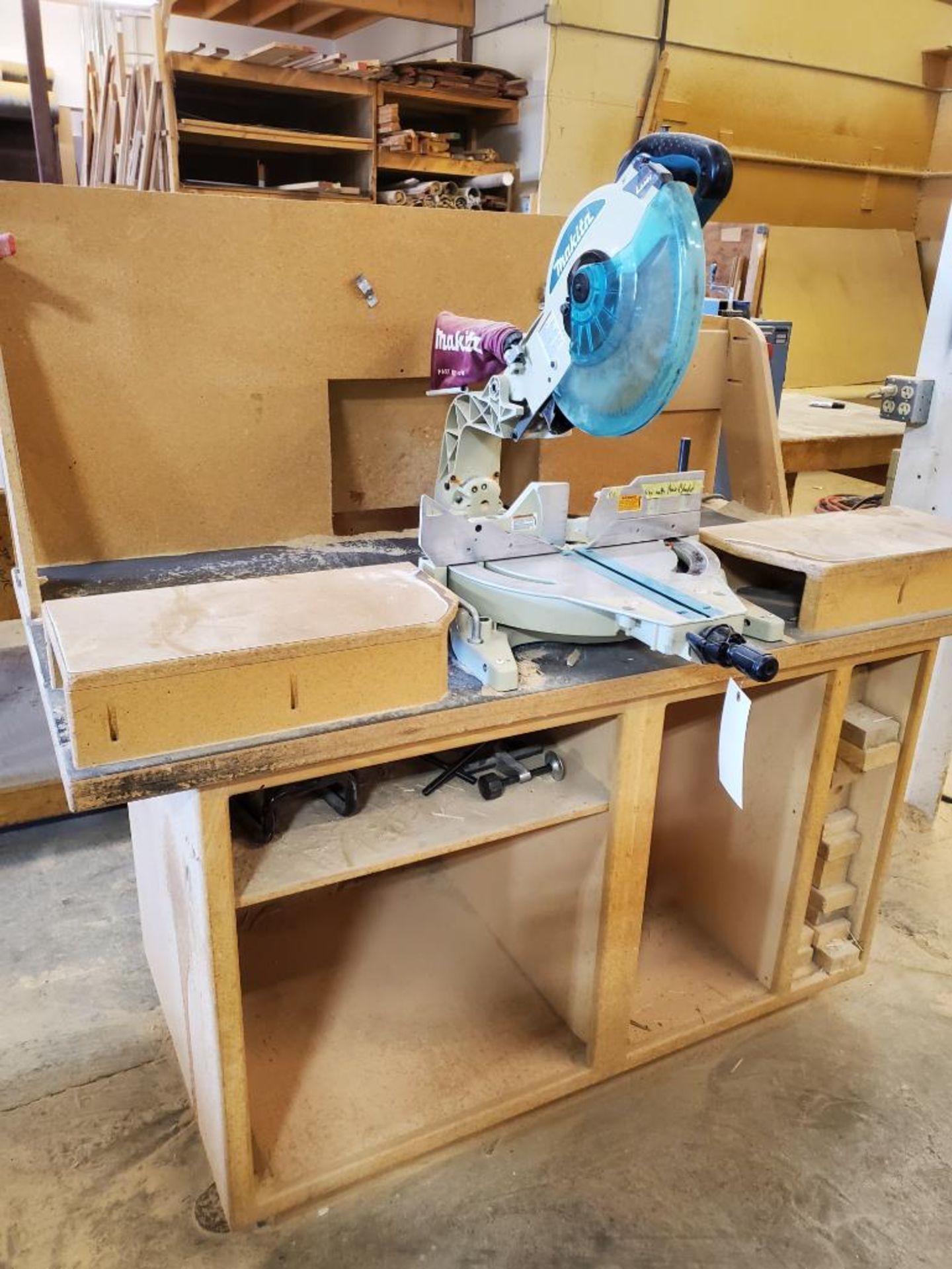 MAKITA MITER SAW AND TABLE - Image 2 of 3