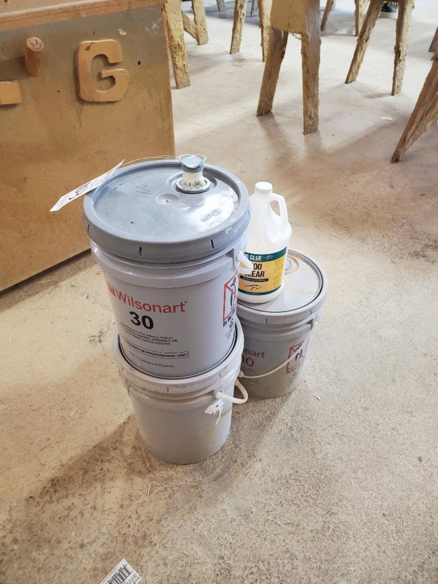 (LOT) GLUE BUCKETS