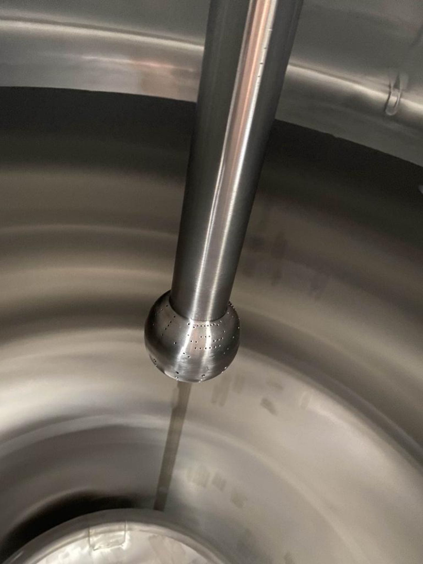 STAINLESS FABRICATION INC. SS TANK; 500 GALLON; 15PSI INTERNAL PRESSURE WITH CIP BALL DISHED HEADS; - Image 7 of 10