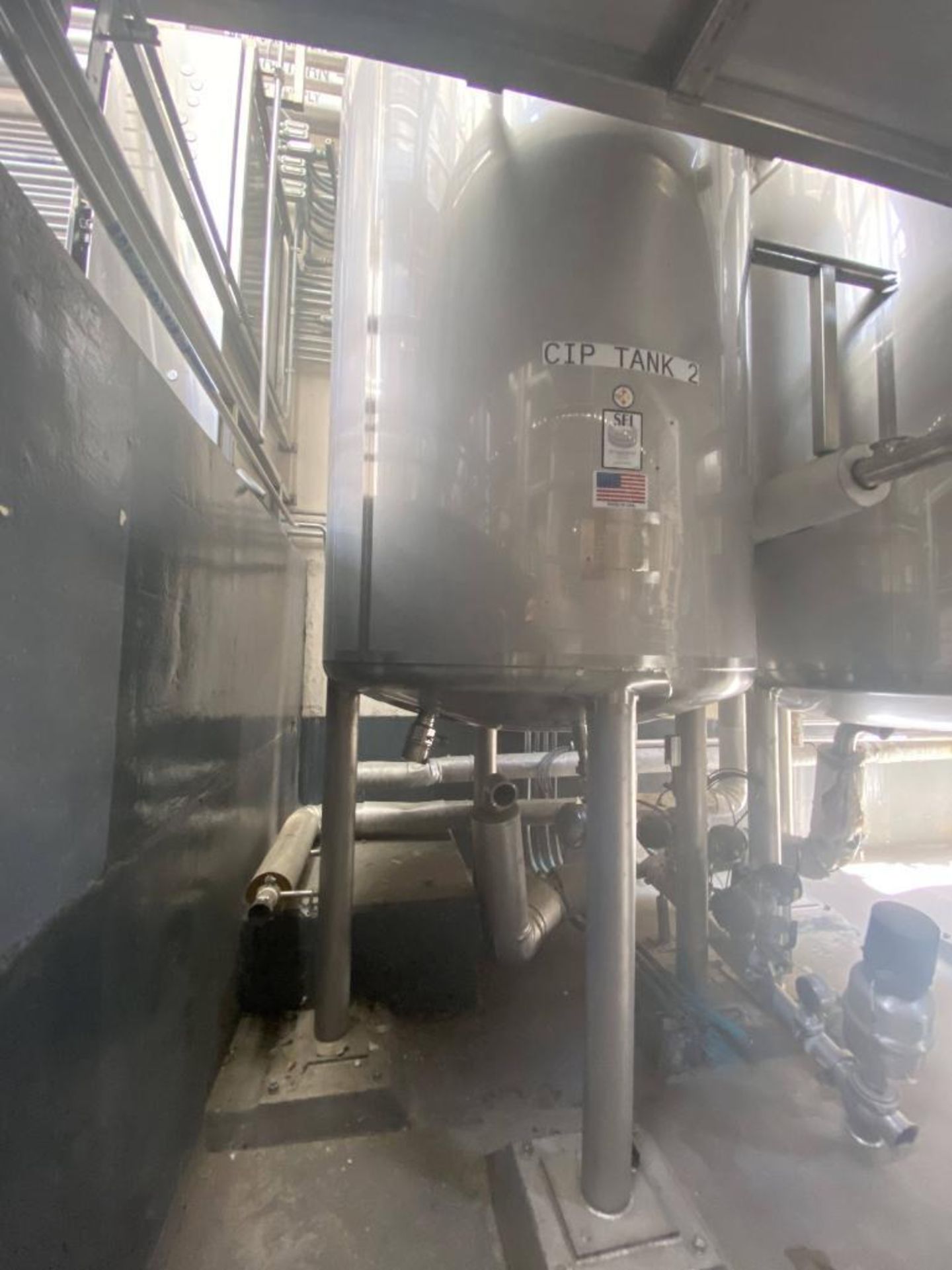 STAINLESS FABRICATION INC. SS TANK; 500 GALLON; 15PSI INTERNAL PRESSURE WITH CIP BALL DISHED HEADS; - Image 2 of 10