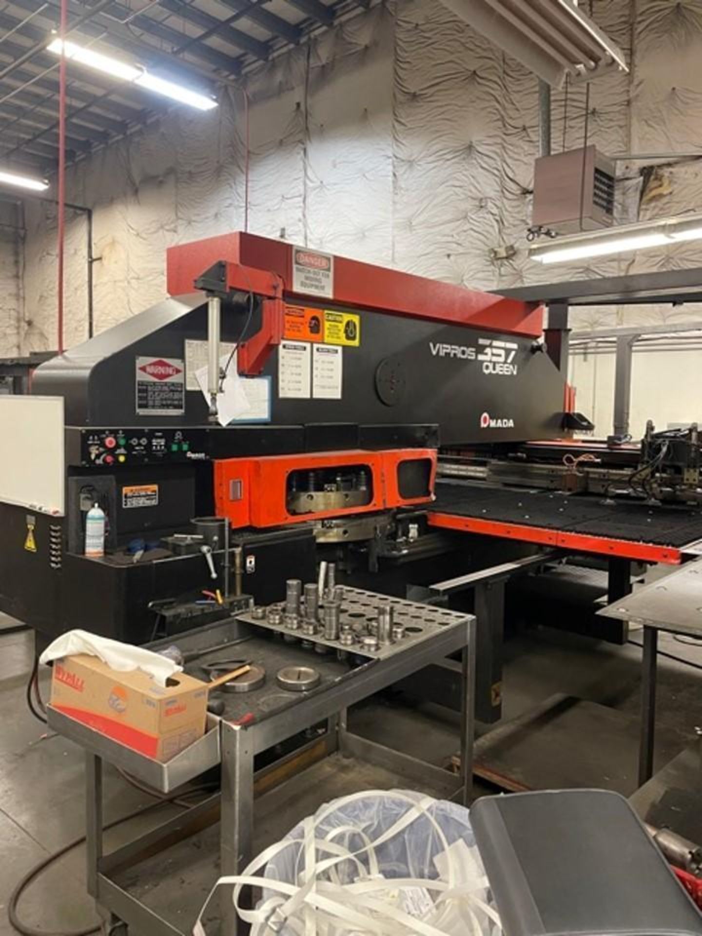 AMADA VIPROS 33 TON 357 QUEEN CNC TURRET PUNCH; YEAR 2003 - Image 24 of 31