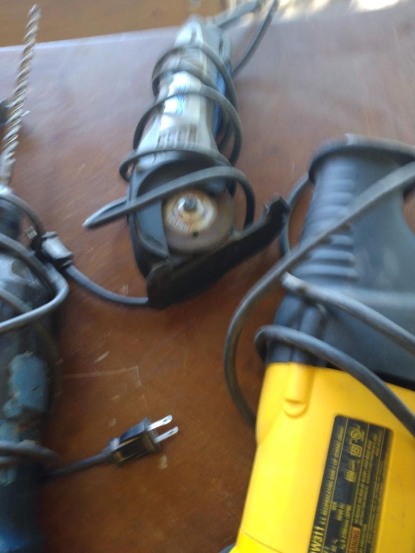 (LOT) ASSORTED ELECTRIC HAND TOOLS - Image 7 of 10