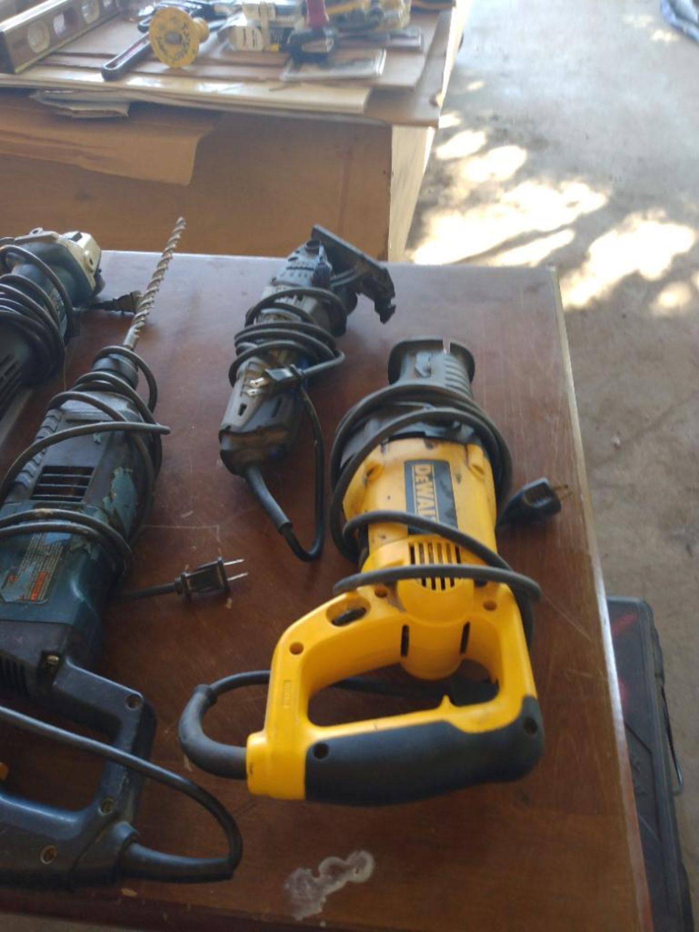 (LOT) ASSORTED ELECTRIC HAND TOOLS - Image 2 of 10