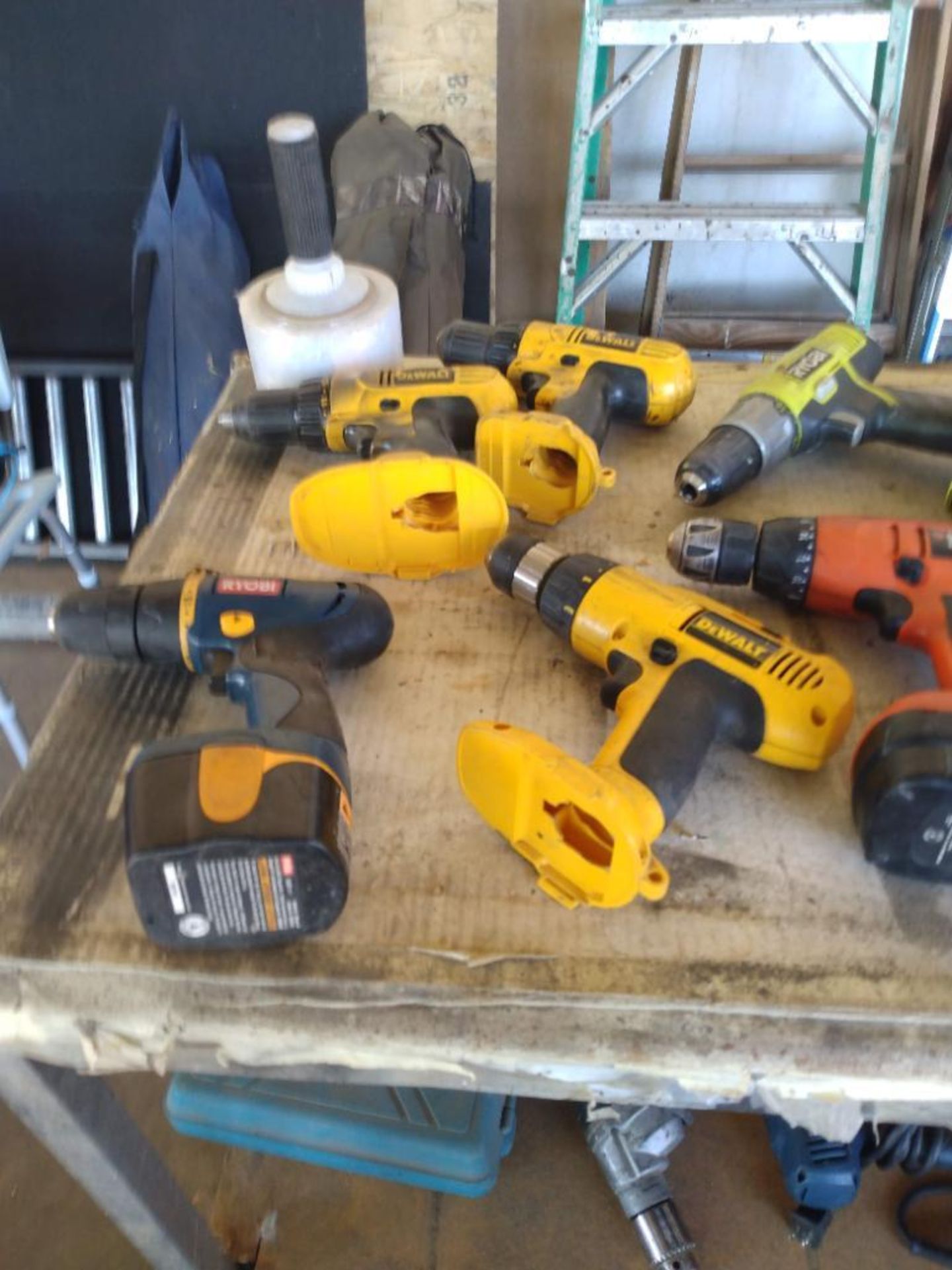 (LOT) ASSORTED CORDLESS ELECTRIC HAND TOOLS, CHARGERS, BATTERIES