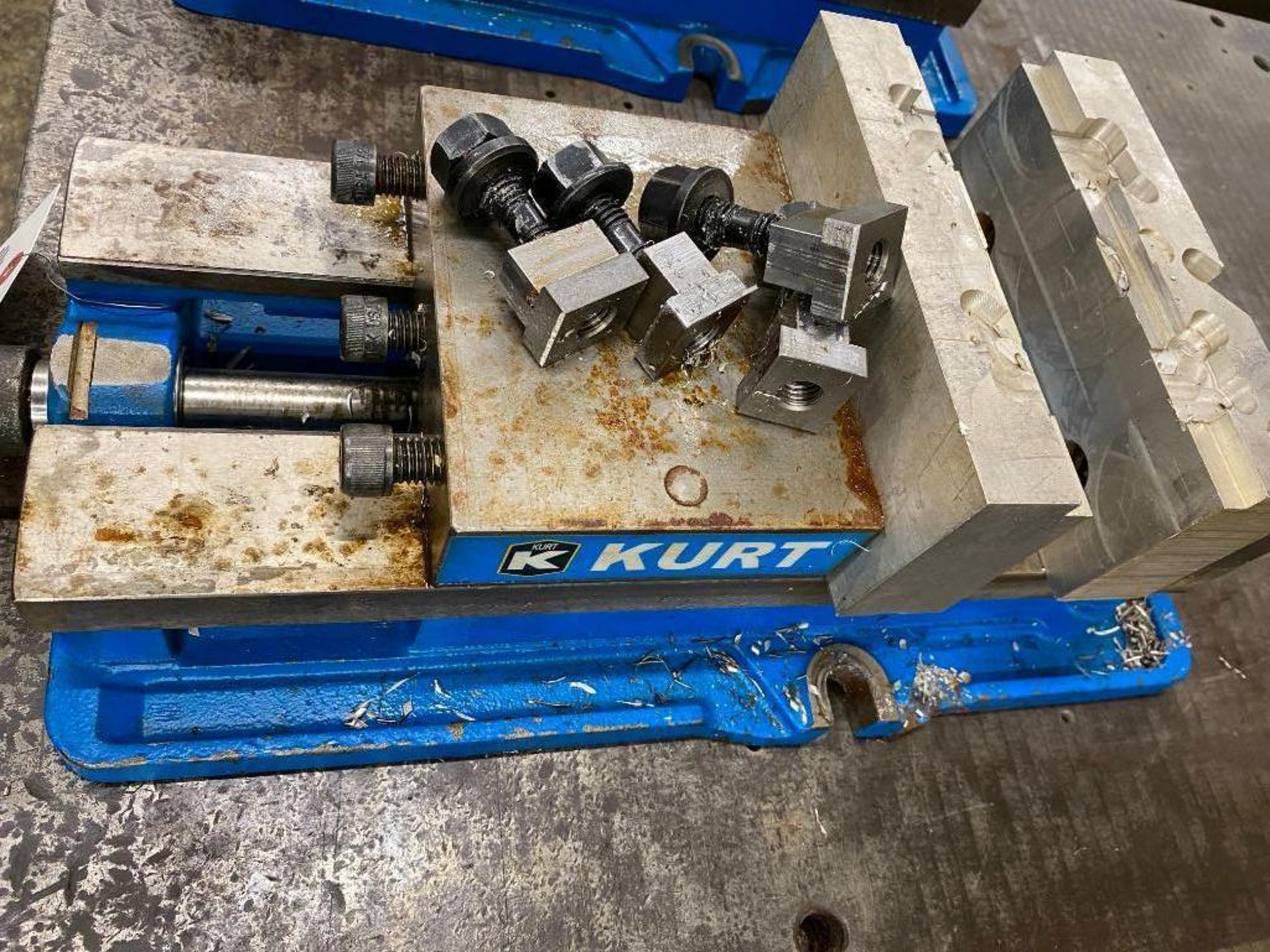 KURT D675 VISE; 6" JAW OPENING CAPACITY 7-1/2"; S/N 218073 - Image 3 of 4