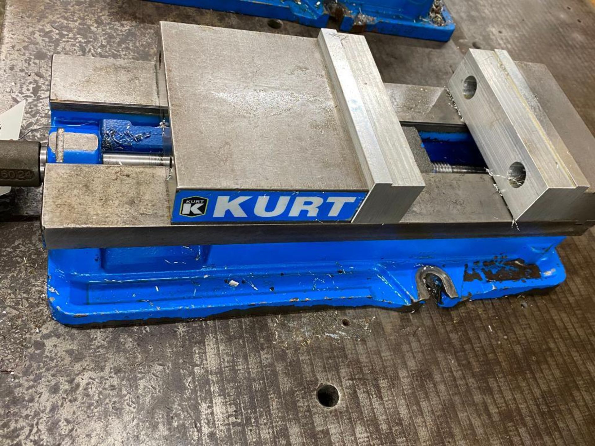 KURT D688; 6" MACHINE VISE; S/N D688-47859 - Image 3 of 4