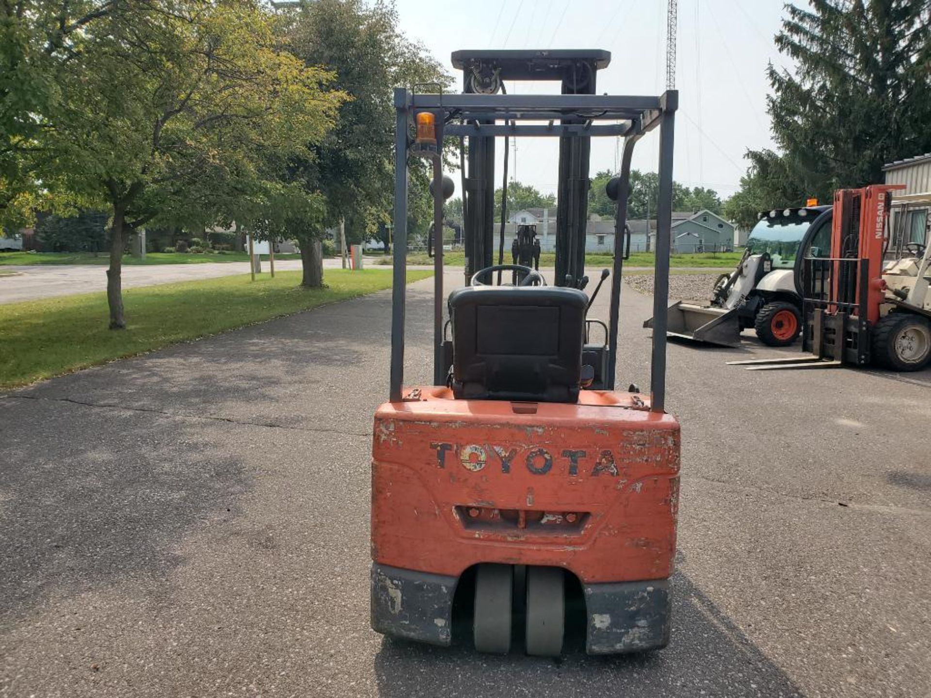 TOYOTA ELECTRIC FORKLIFT; MODEL 7FBEU15; 3,000 LBS CAP; WITH CHARGER - Image 8 of 21