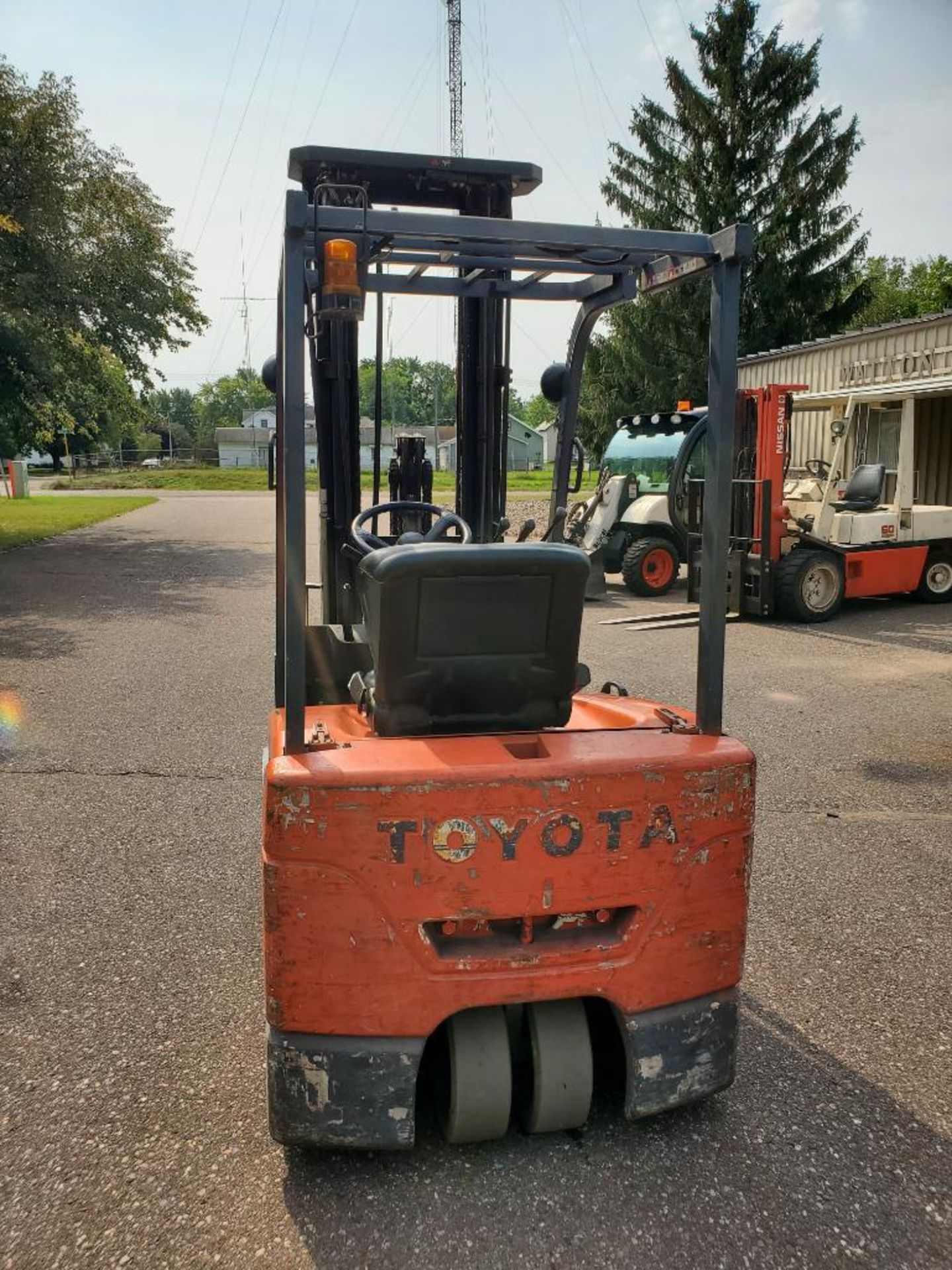 TOYOTA ELECTRIC FORKLIFT; MODEL 7FBEU15; 3,000 LBS CAP; WITH CHARGER - Image 9 of 21