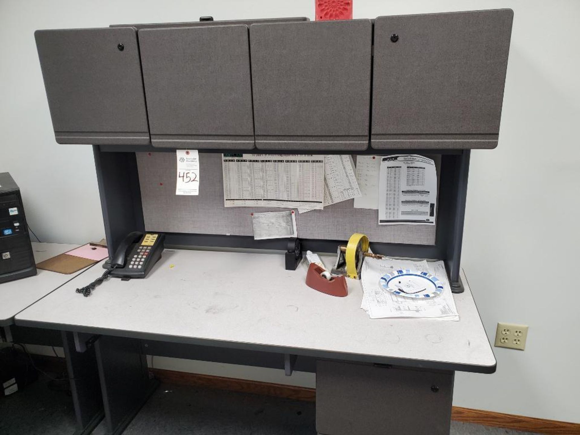 OFFICE FURNITURE MODULAR DESK; NO CONTENTS - Image 2 of 6