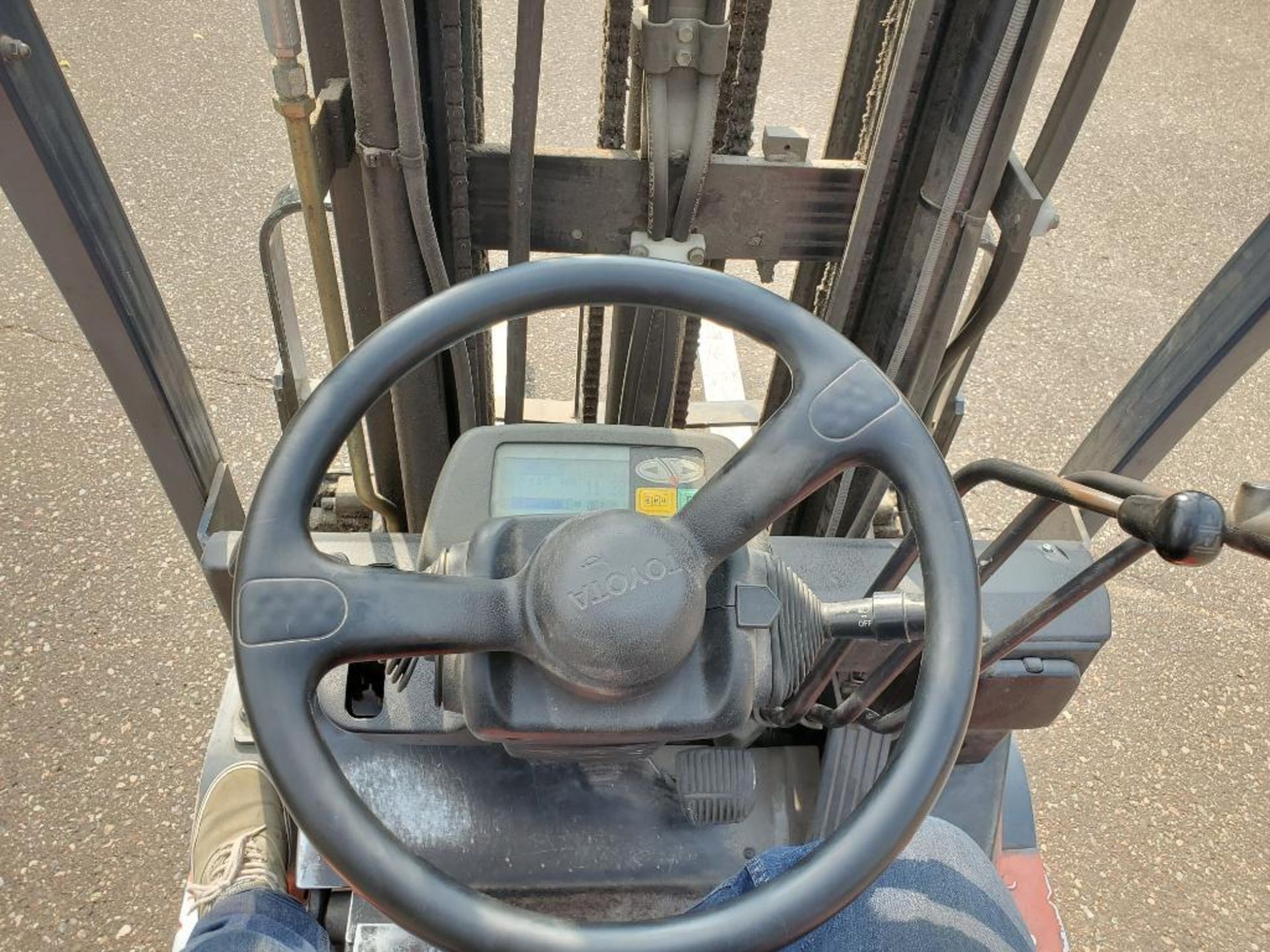 TOYOTA ELECTRIC FORKLIFT; MODEL 7FBEU15; 3,000 LBS CAP; WITH CHARGER - Image 10 of 21