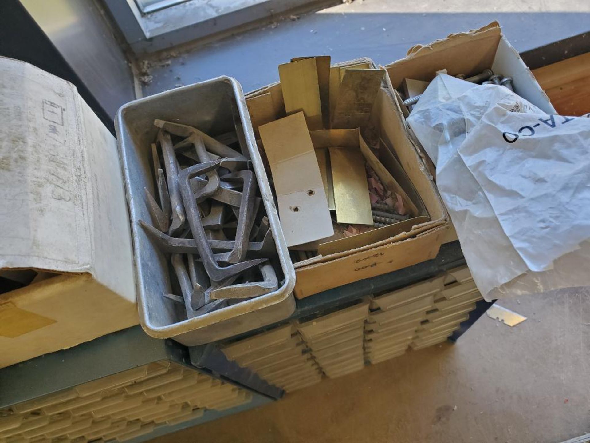 HARDWARE BINS AND CONTENTS - Image 7 of 7