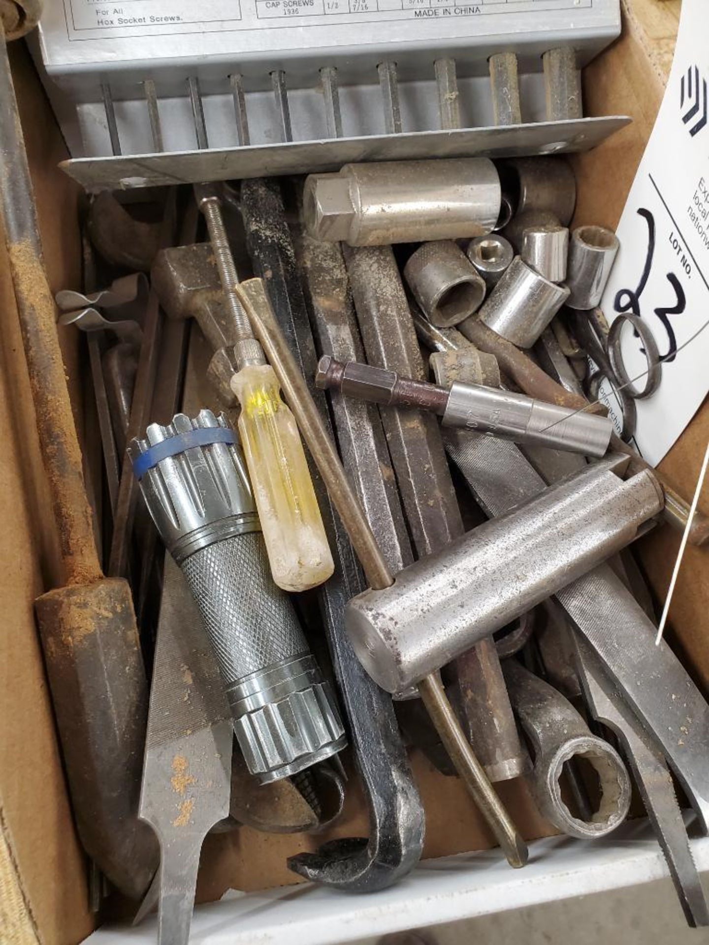 (LOT) ASSORTED HAND TOOLS - Image 2 of 3