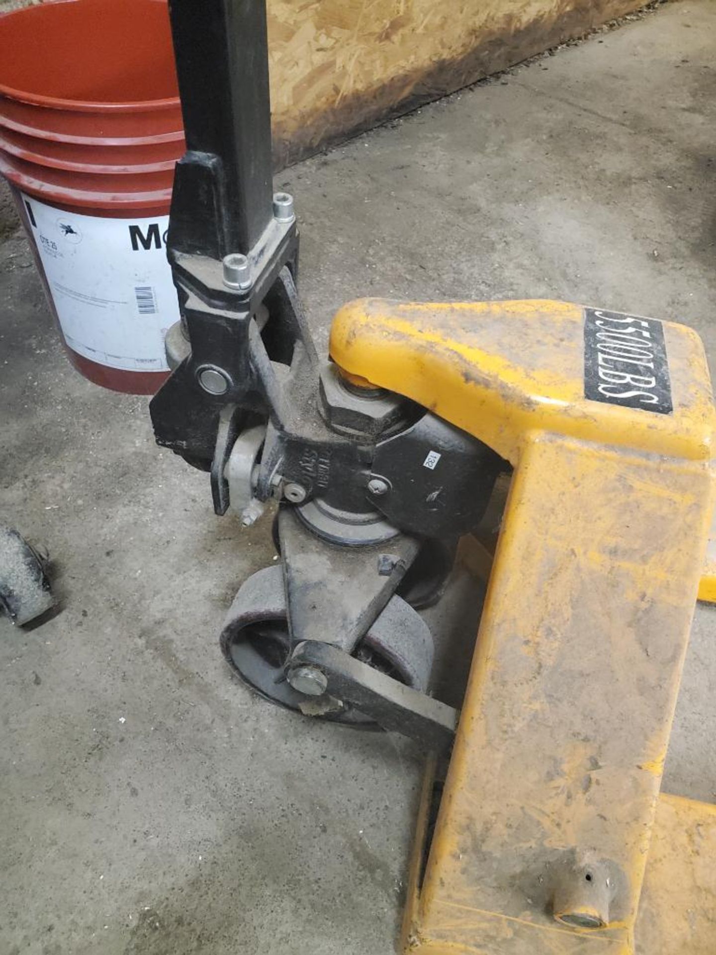 PALLET JACK; 5500 LB CAPACITY - Image 3 of 4