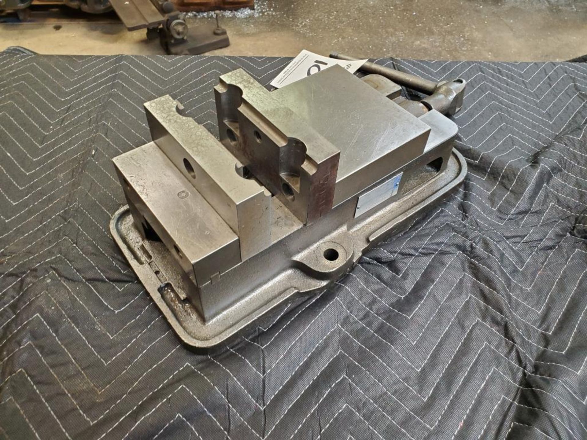 KURT ANGLOCK 6" MILLING MACHINE VISE - Image 4 of 7