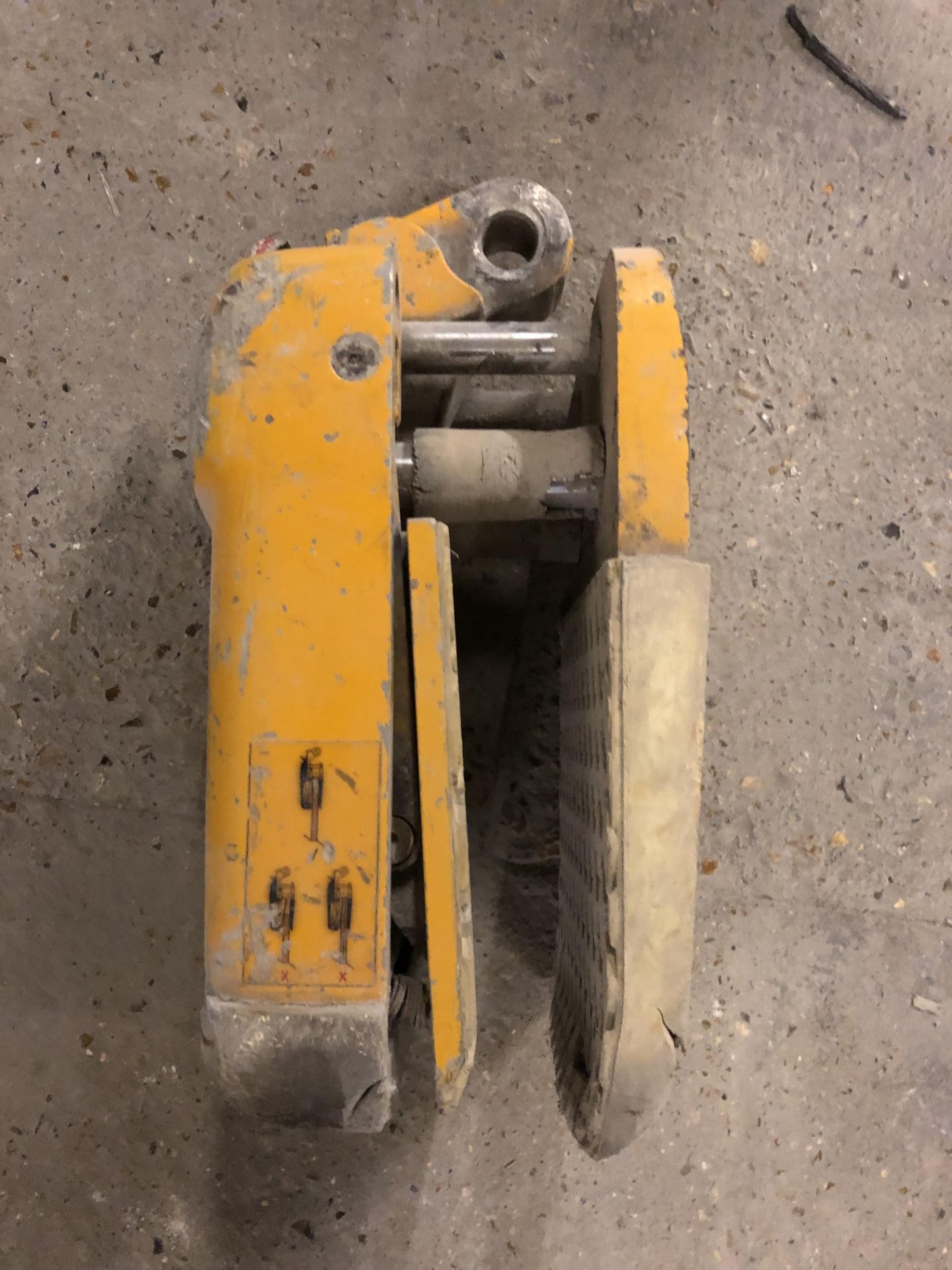 Slab Lifting Clamp - Image 2 of 4