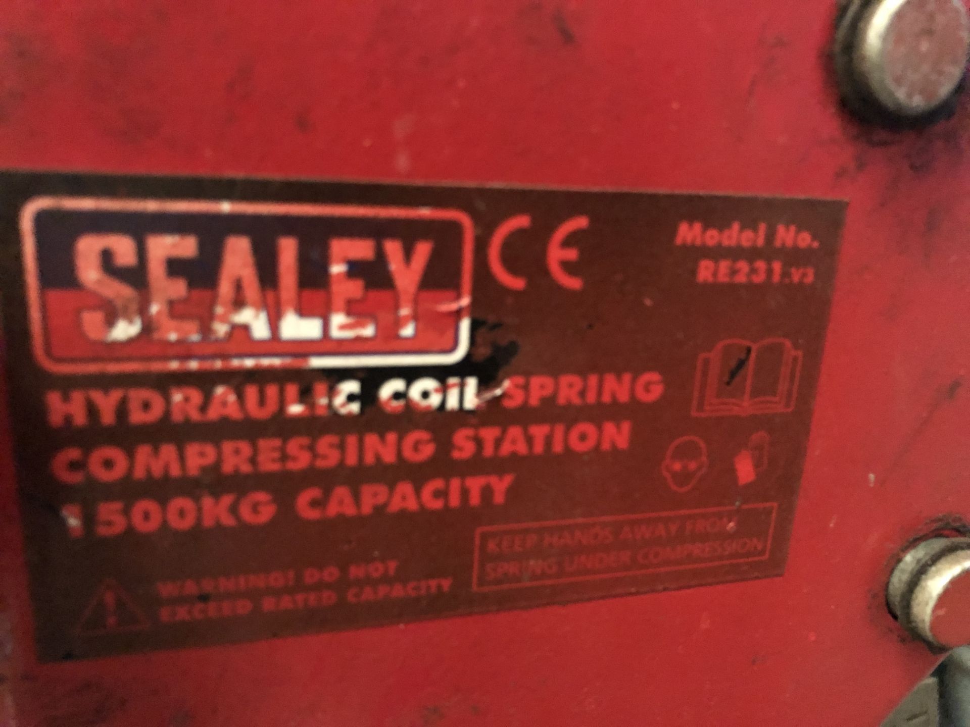 Sealey RE231.V3 1500kg Hydraulic Coil Spring Compressing Station - Image 2 of 2