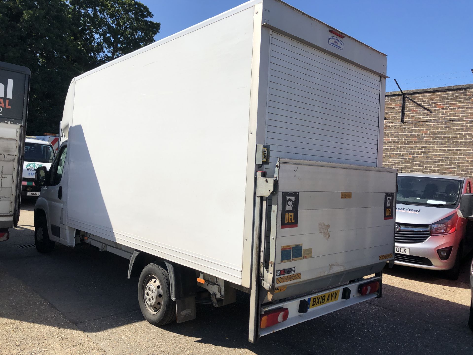Peugeot Boxer 335 L3 Blue HDI Luton Van with tail lift - Image 5 of 9