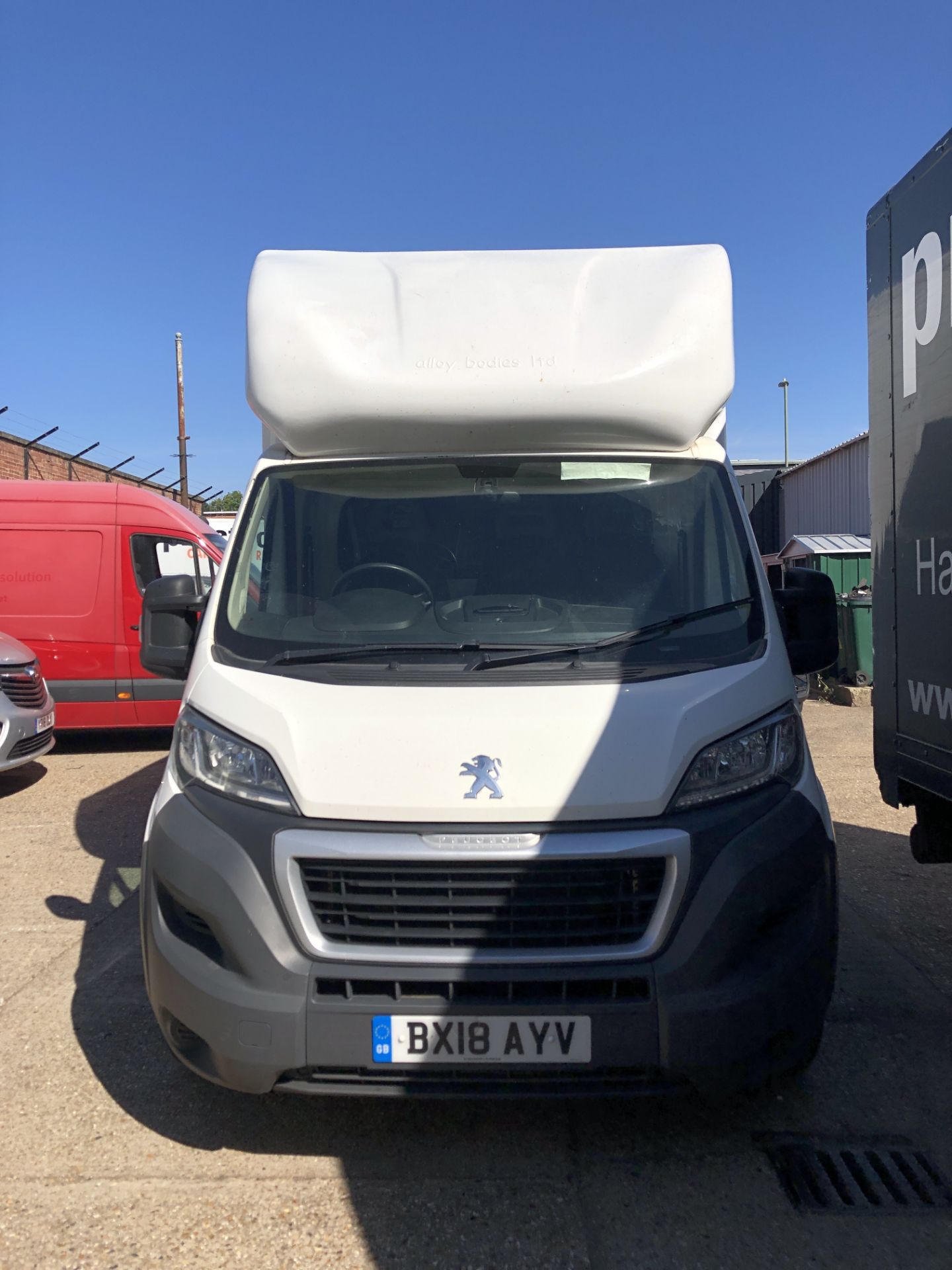 Peugeot Boxer 335 L3 Blue HDI Luton Van with tail lift - Image 2 of 9