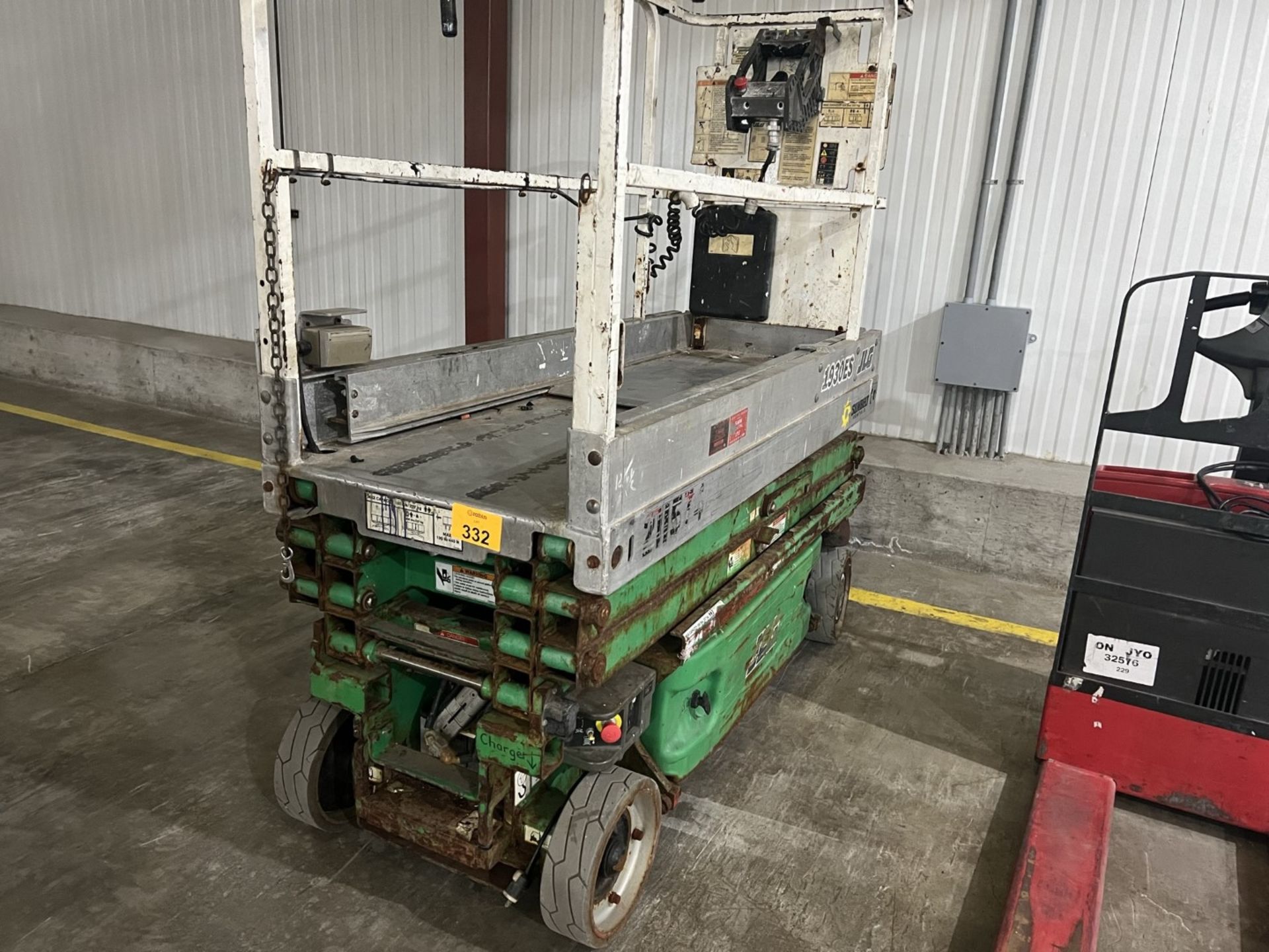 Scissor Lift - Image 2 of 10