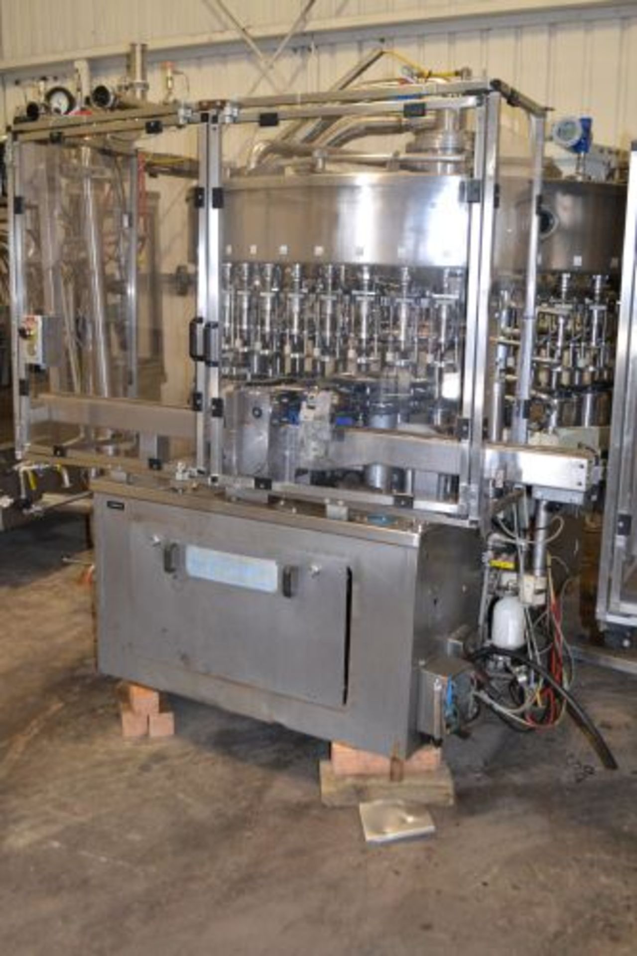 Bertolaso mono-block bottling line for 187ml plastic bottles - Image 5 of 50