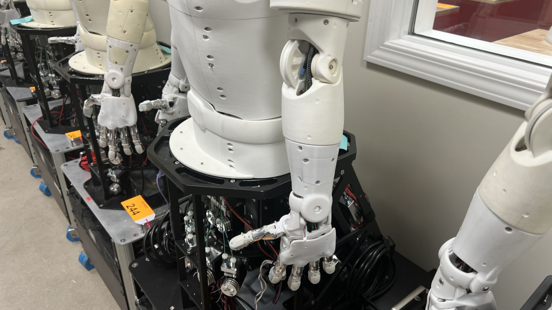 AI Robot - Image 4 of 16
