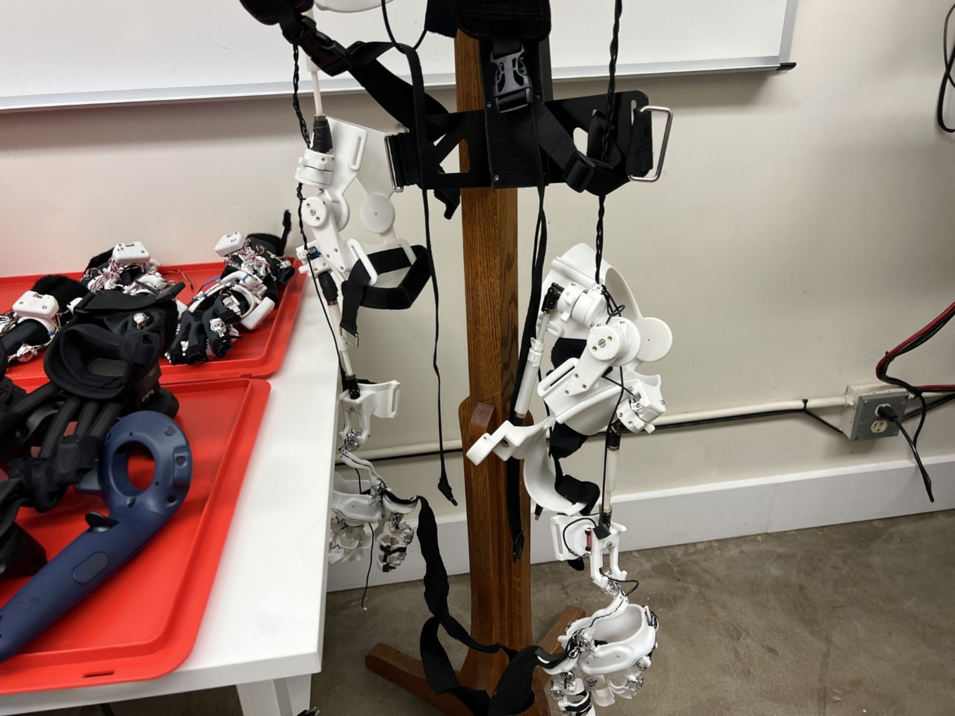 VR AI Teaching Exoskeleton System - Image 12 of 14