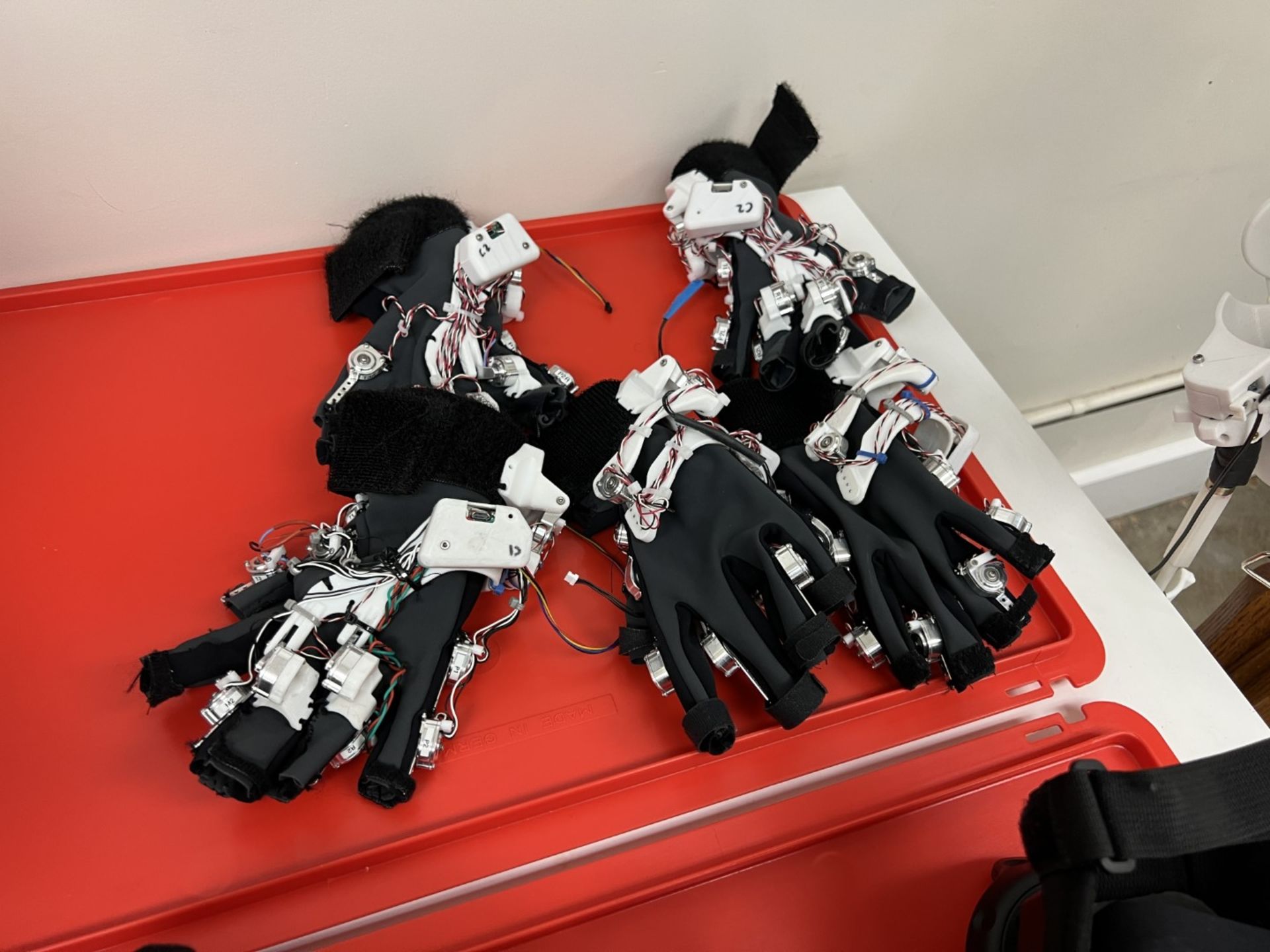 VR AI Teaching Exoskeleton System - Image 10 of 14