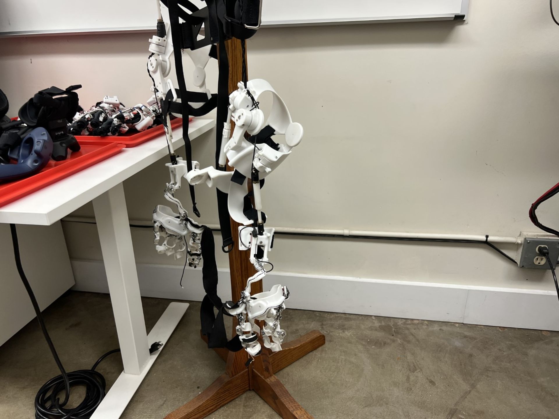 VR AI Teaching Exoskeleton System - Image 11 of 14