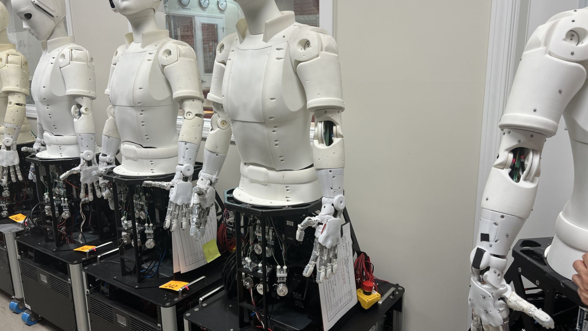 AI Robot - Image 3 of 14