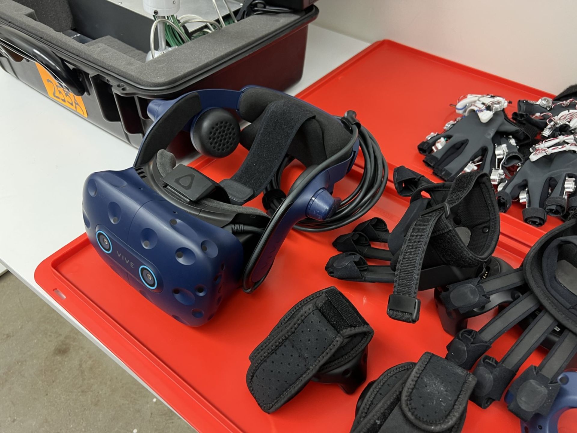 VR AI Teaching Exoskeleton System - Image 6 of 14