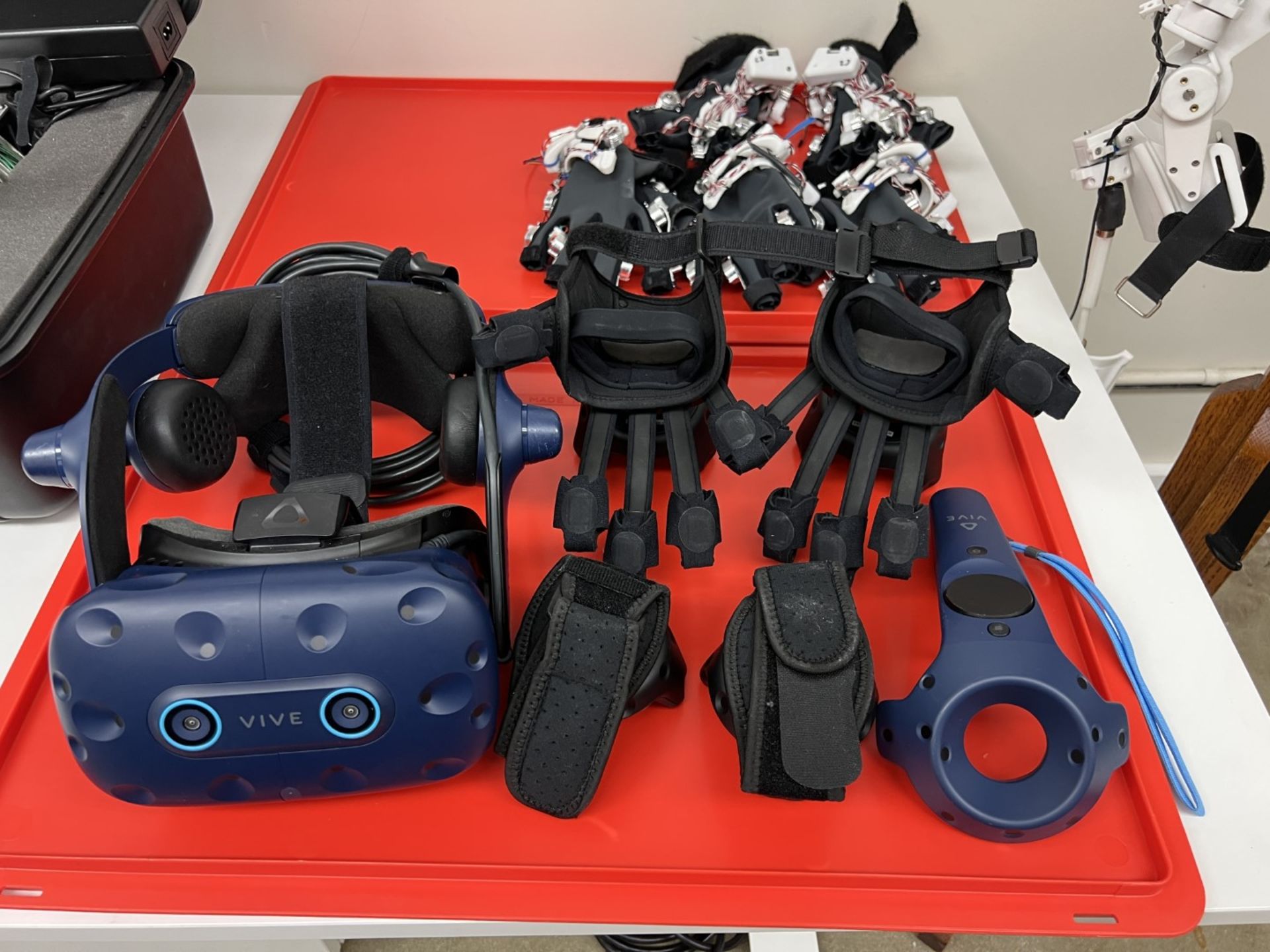 VR AI Teaching Exoskeleton System