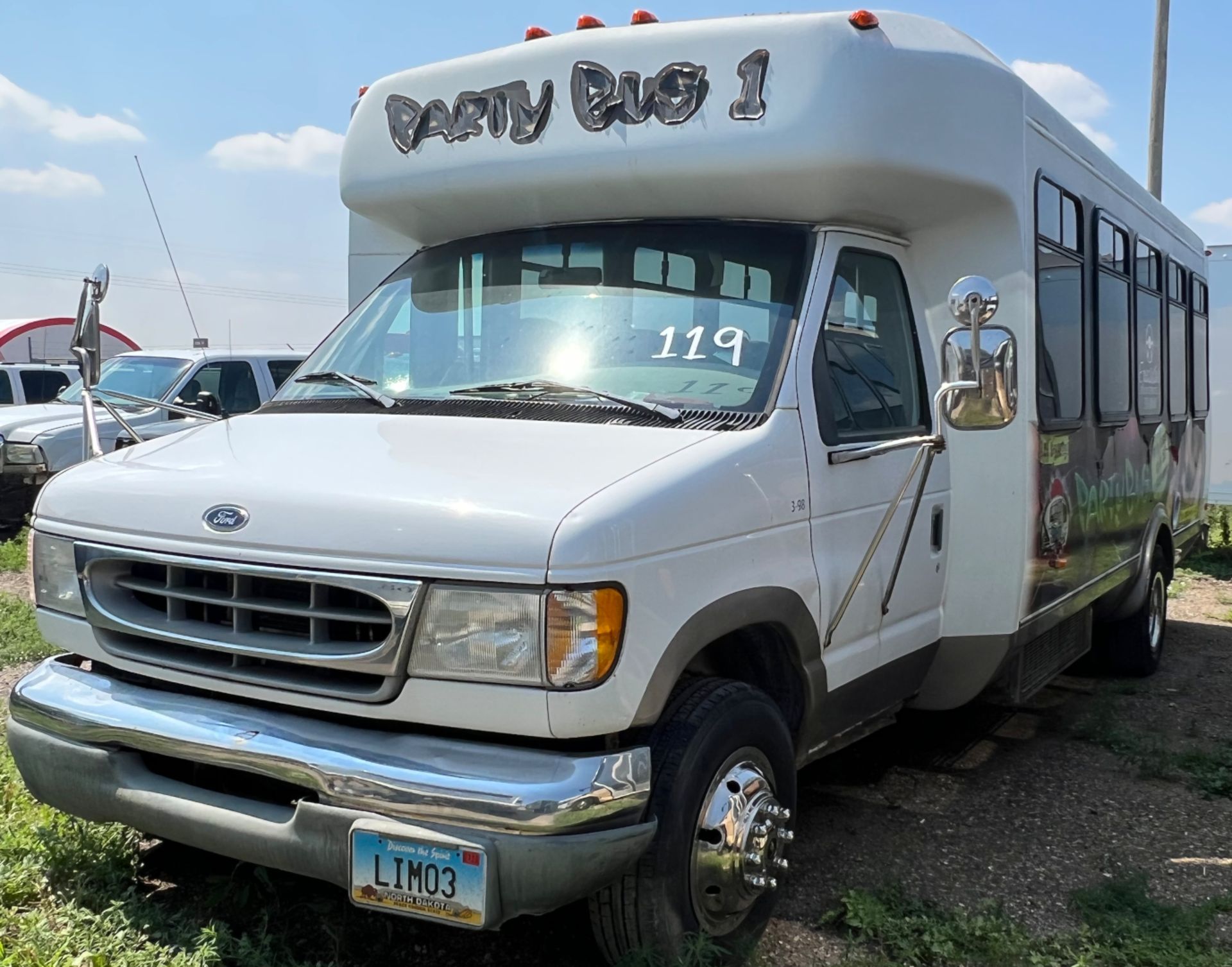 1998 FORD 23 PASSENGER PARTY BUS