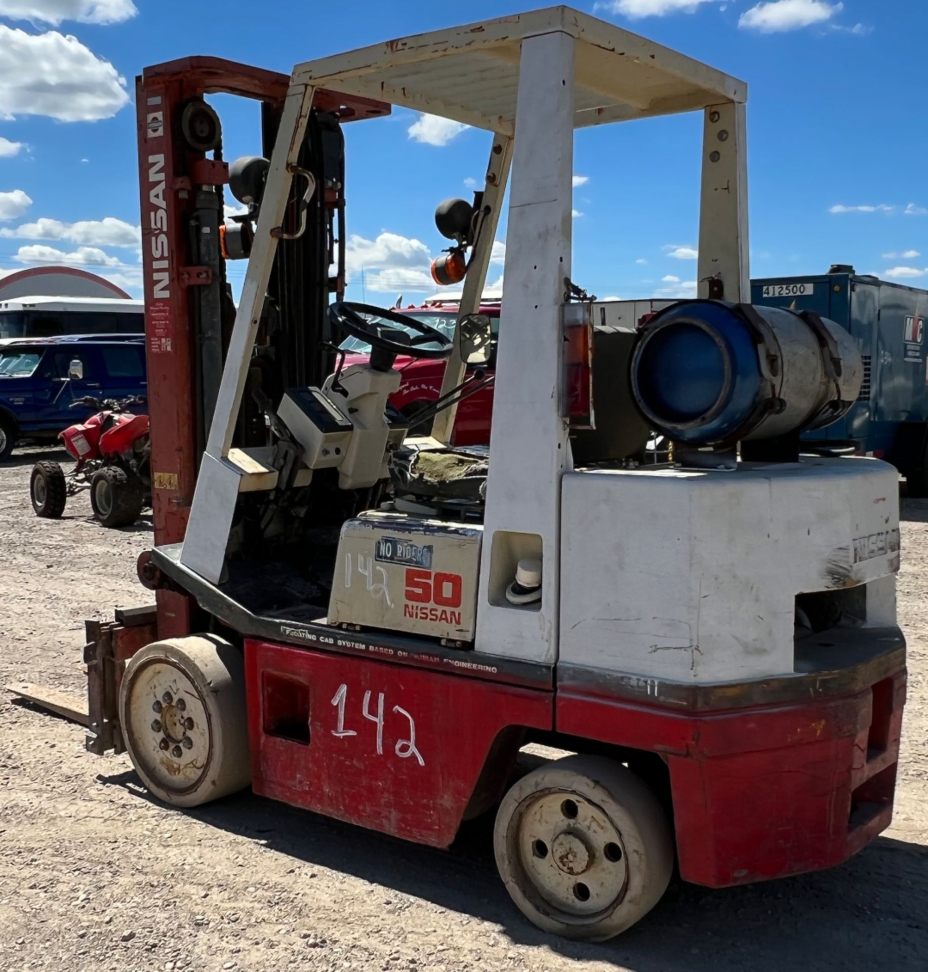 5,000LB NISSAN TRIPLE STAGE FORKLIFT - Image 4 of 4