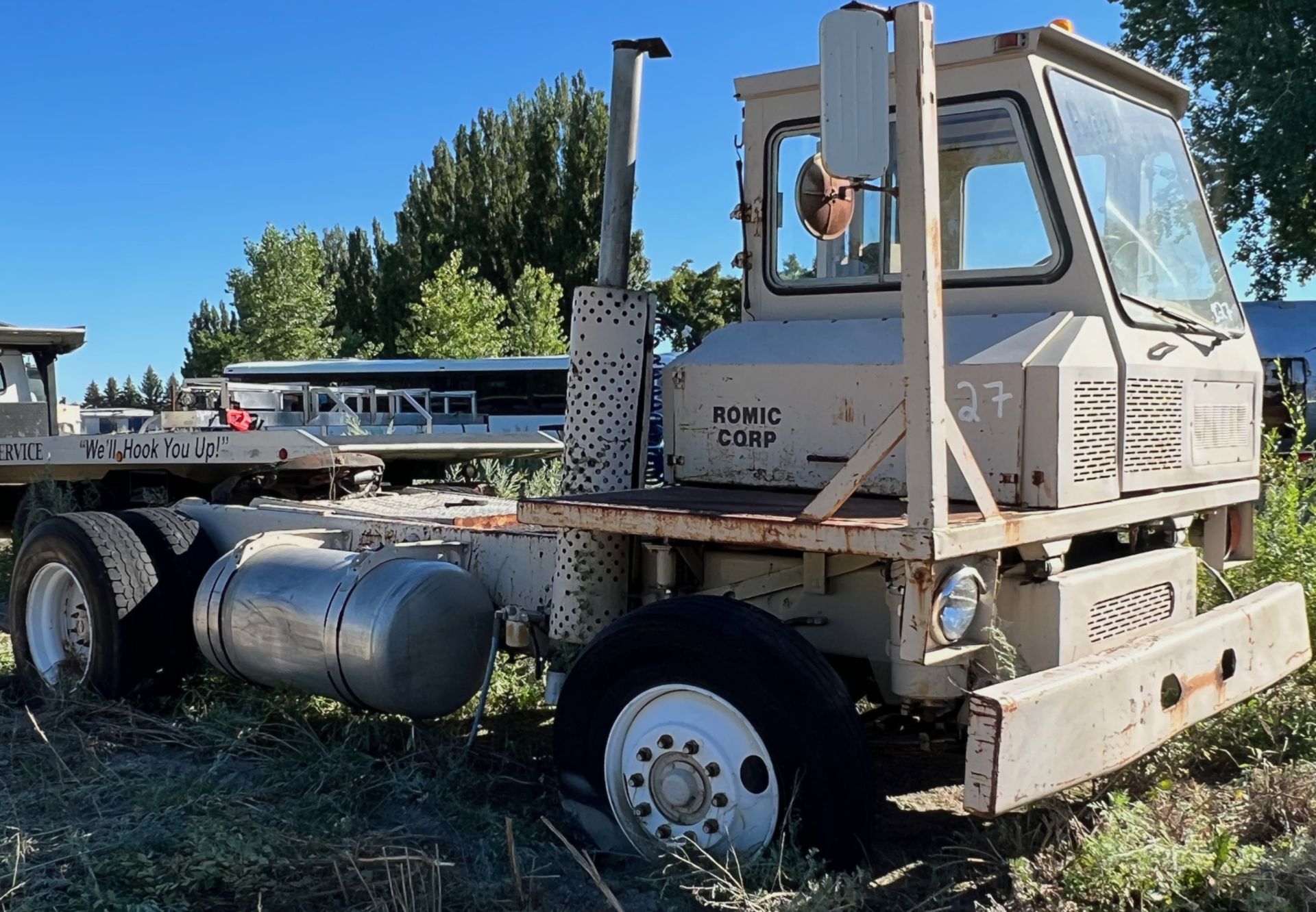 SPOT TRACTOR YARD GOAT - Image 2 of 3