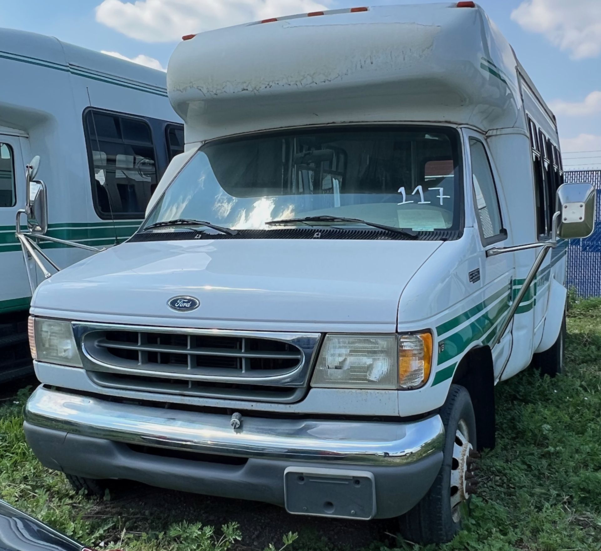 2001 FORD PASSENGER BUS