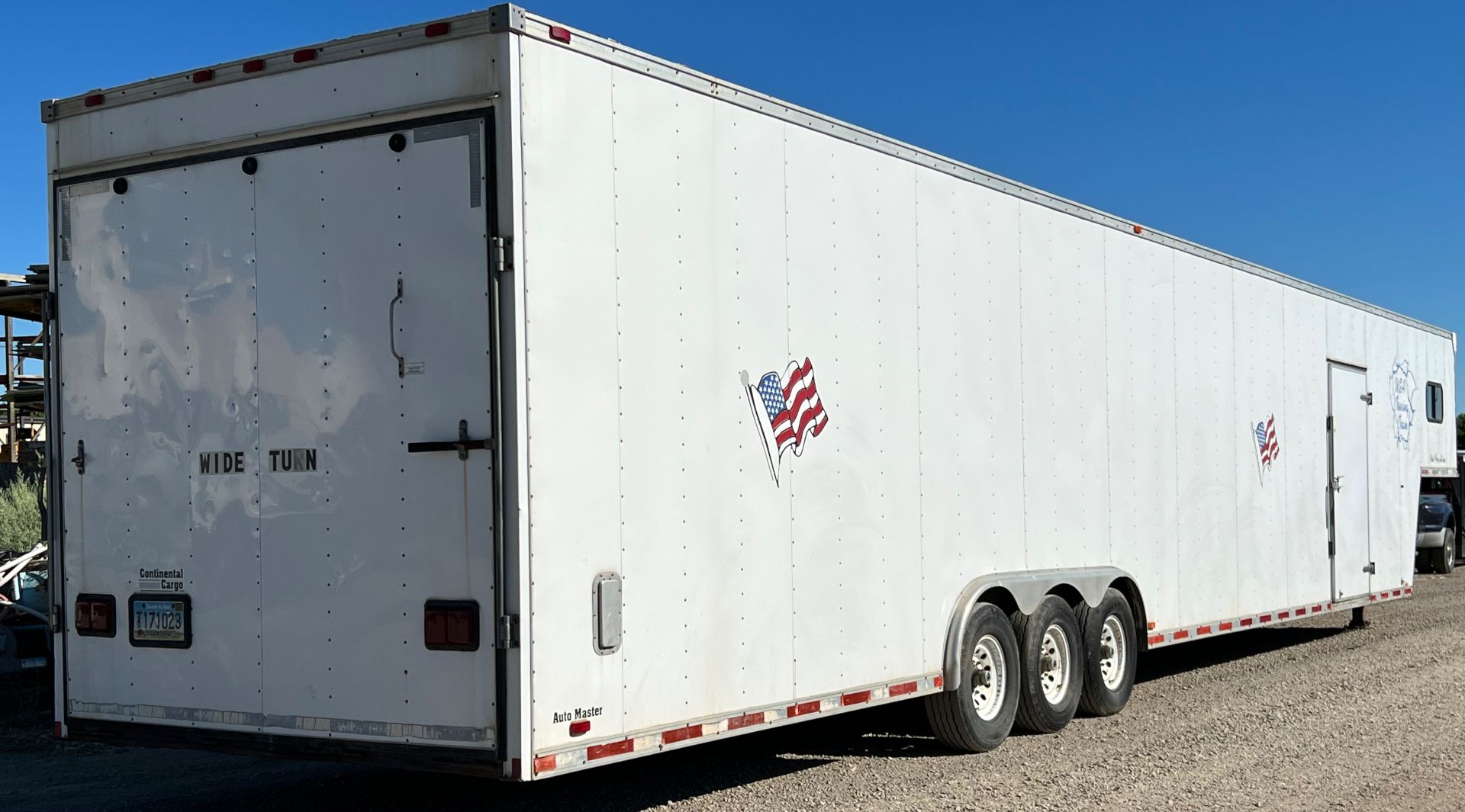 2002- AUBURN 53' GOOSENECK ENCLOSED CAR TRAILER - Image 2 of 3