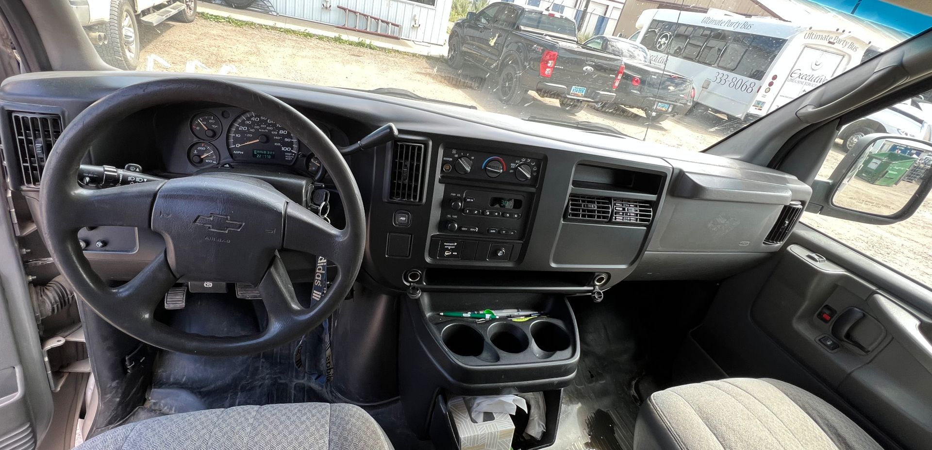 2005-3500 CHEVY PASSENGER VAN,GREY - Image 5 of 7