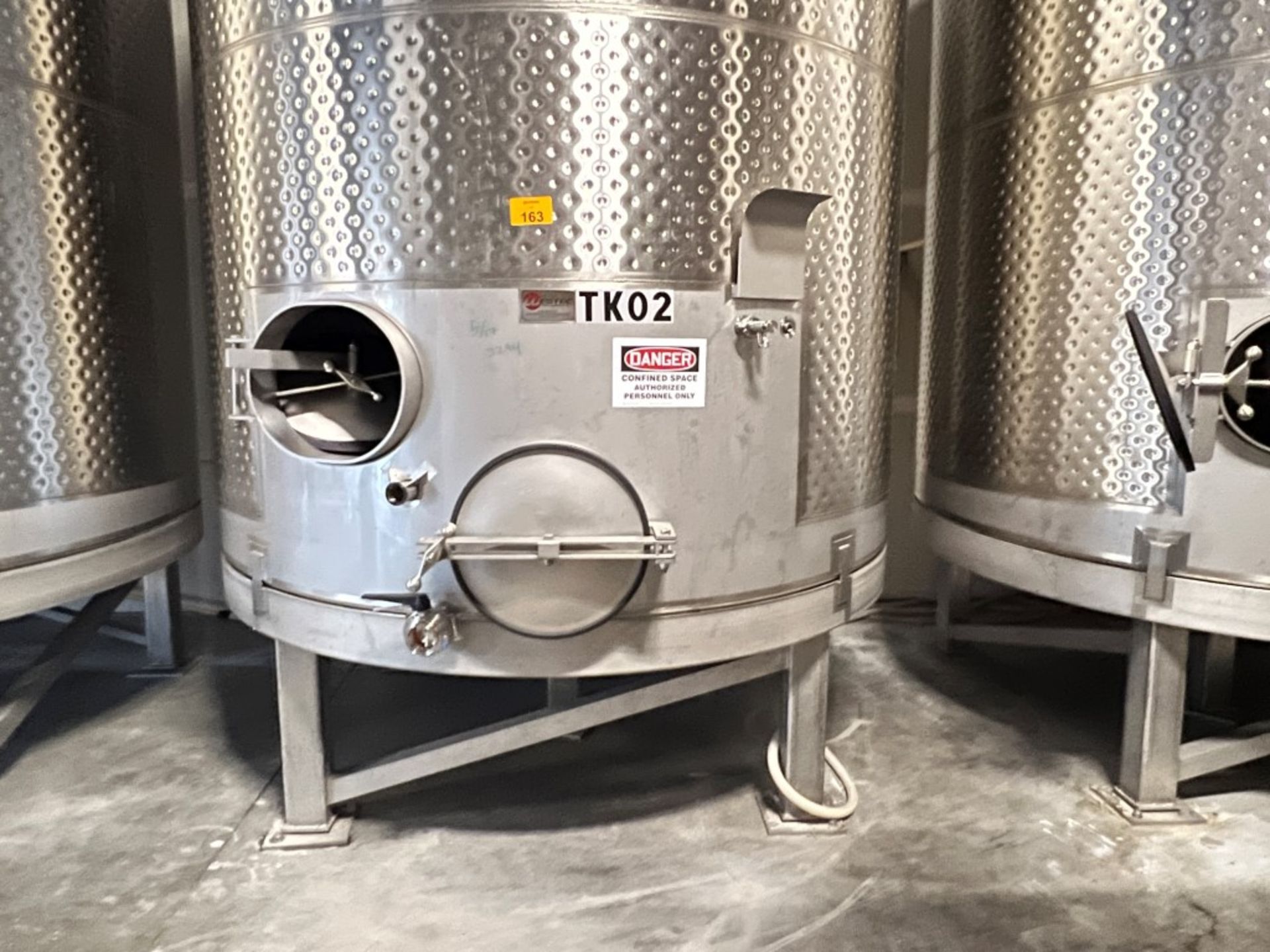 4000 gal Stainless Wine Fermenting Tank - Image 3 of 13